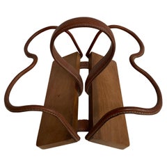 Porte-bouteilles en cuir cousu de Jacques Adnet des années 1950