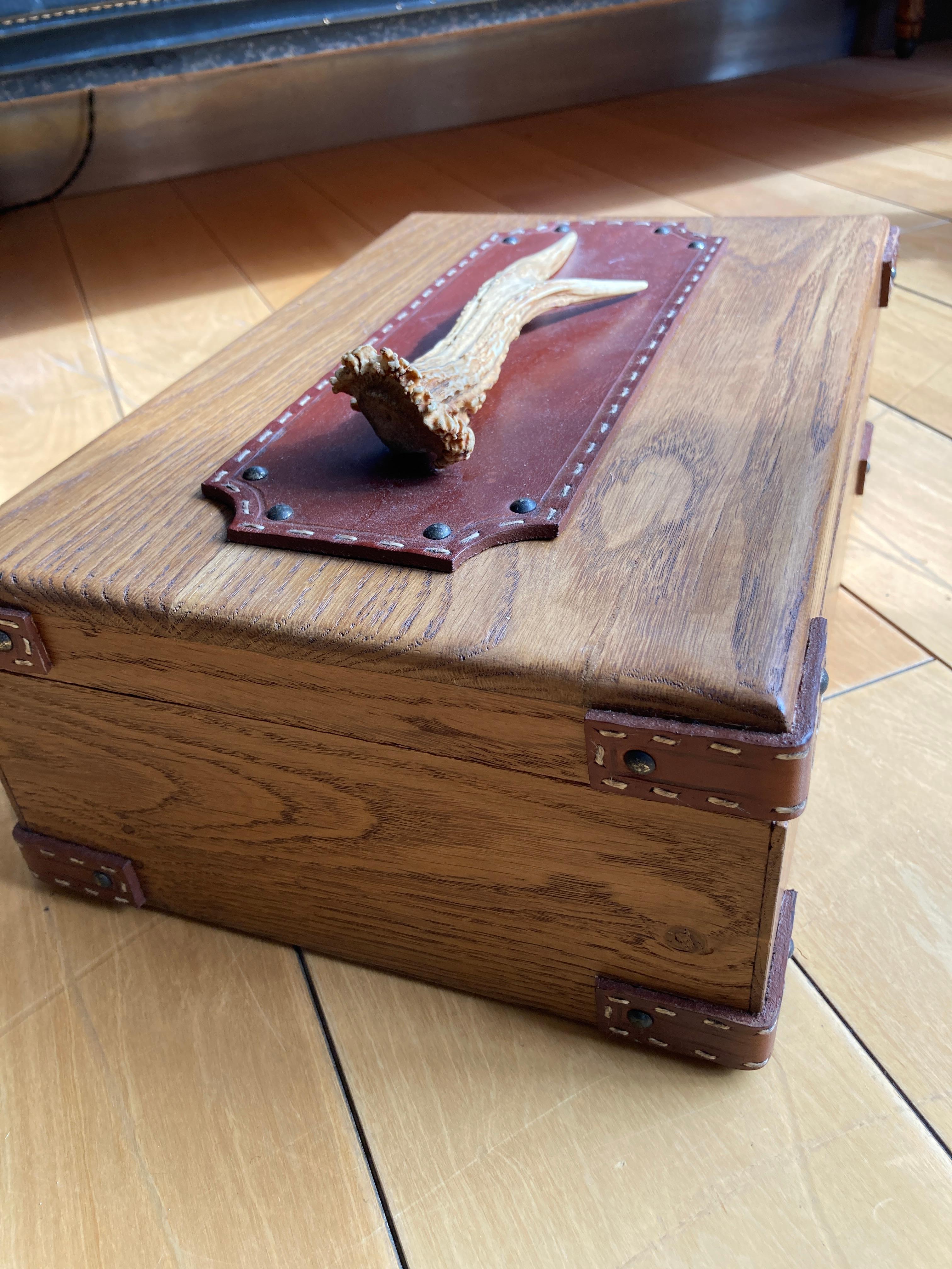 Boxe de cuero cosido de los años 50 por Jacques Adnet Cuero en venta