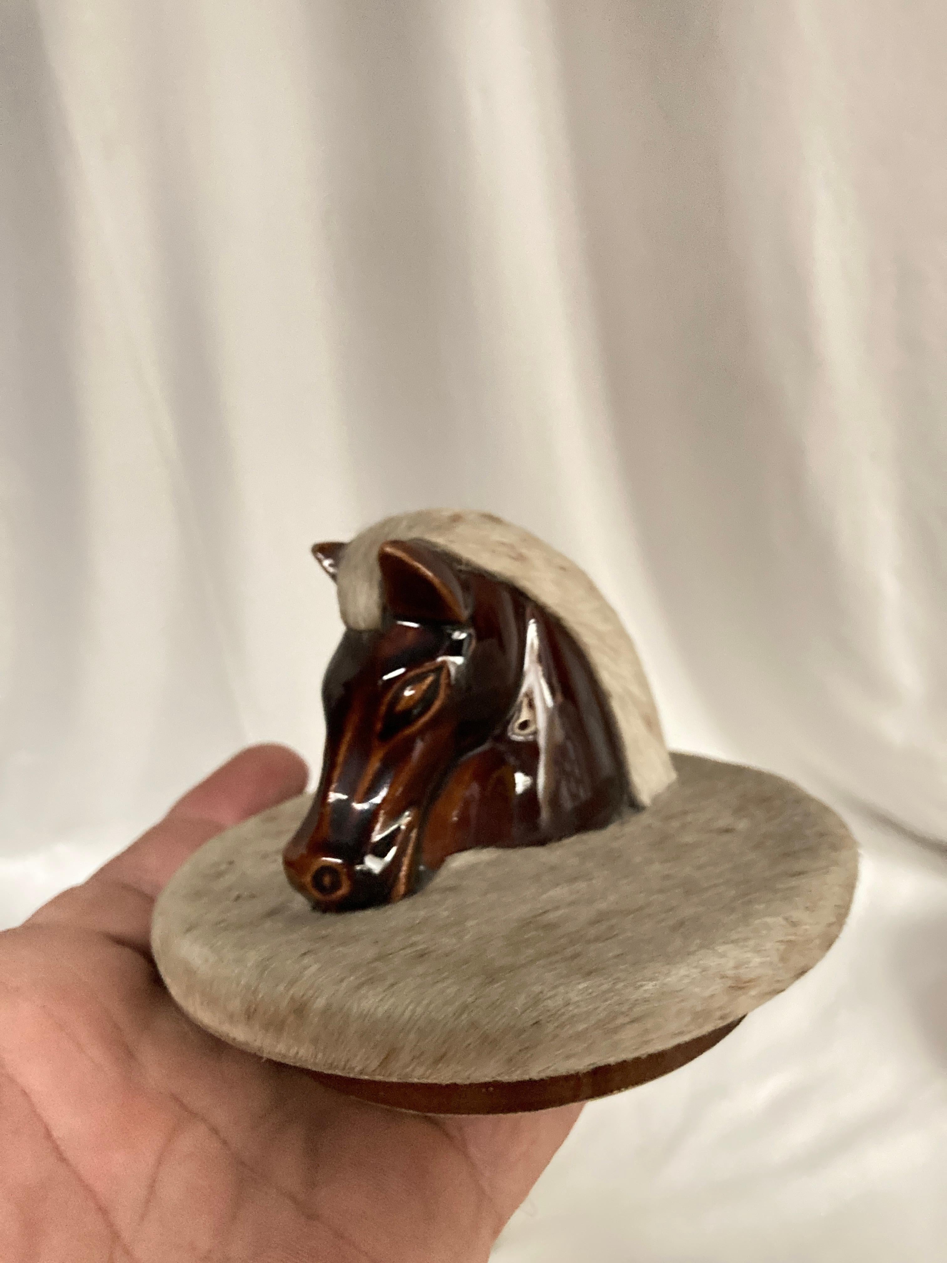 Estuche de cerámica de cuero cosido de los años 50 de Longchamps en Bueno estado para la venta en New York, NY