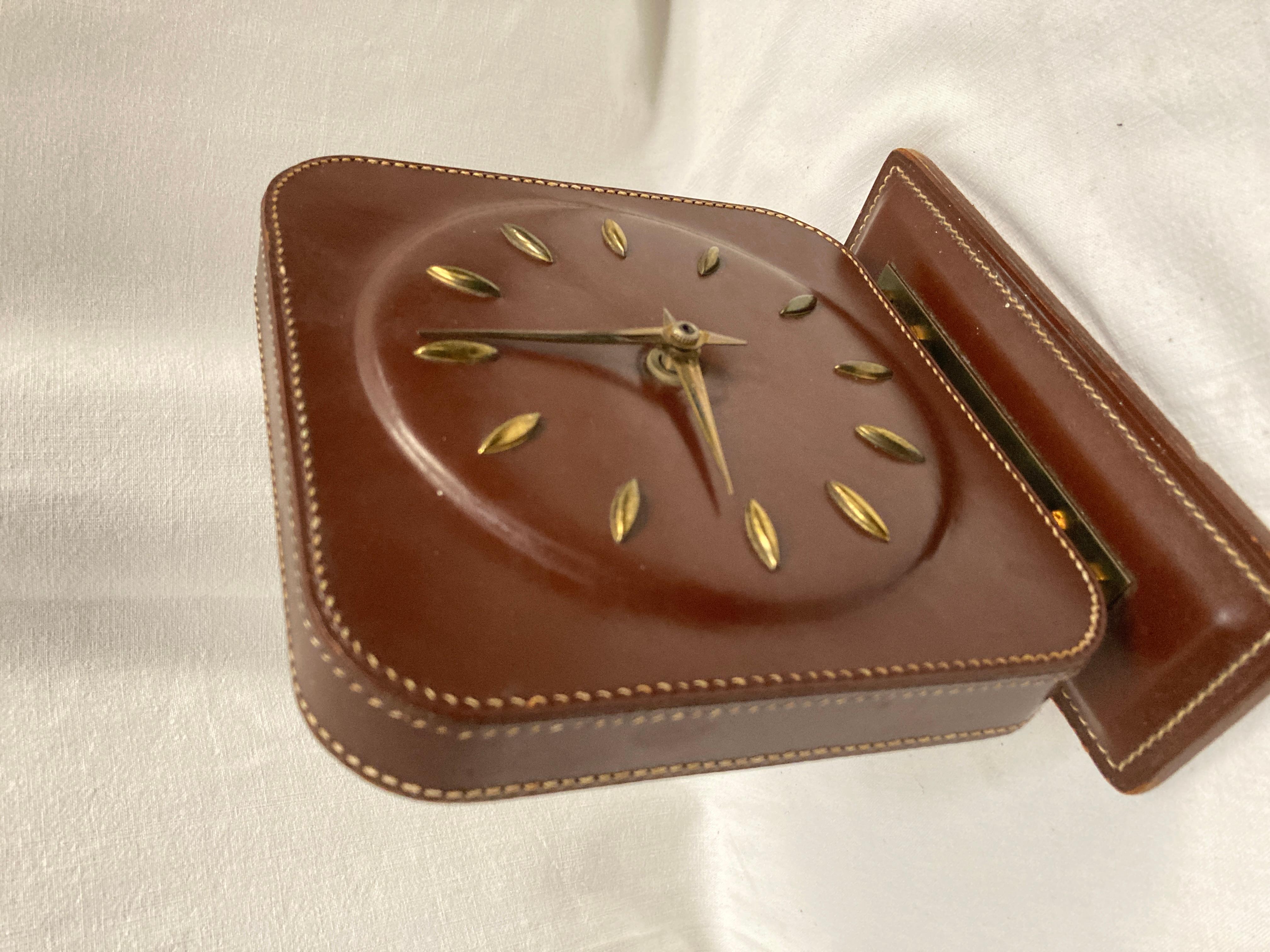 Français Horloge en cuir Stitch by Stitch des années 1950 dans le style de Hermès en vente