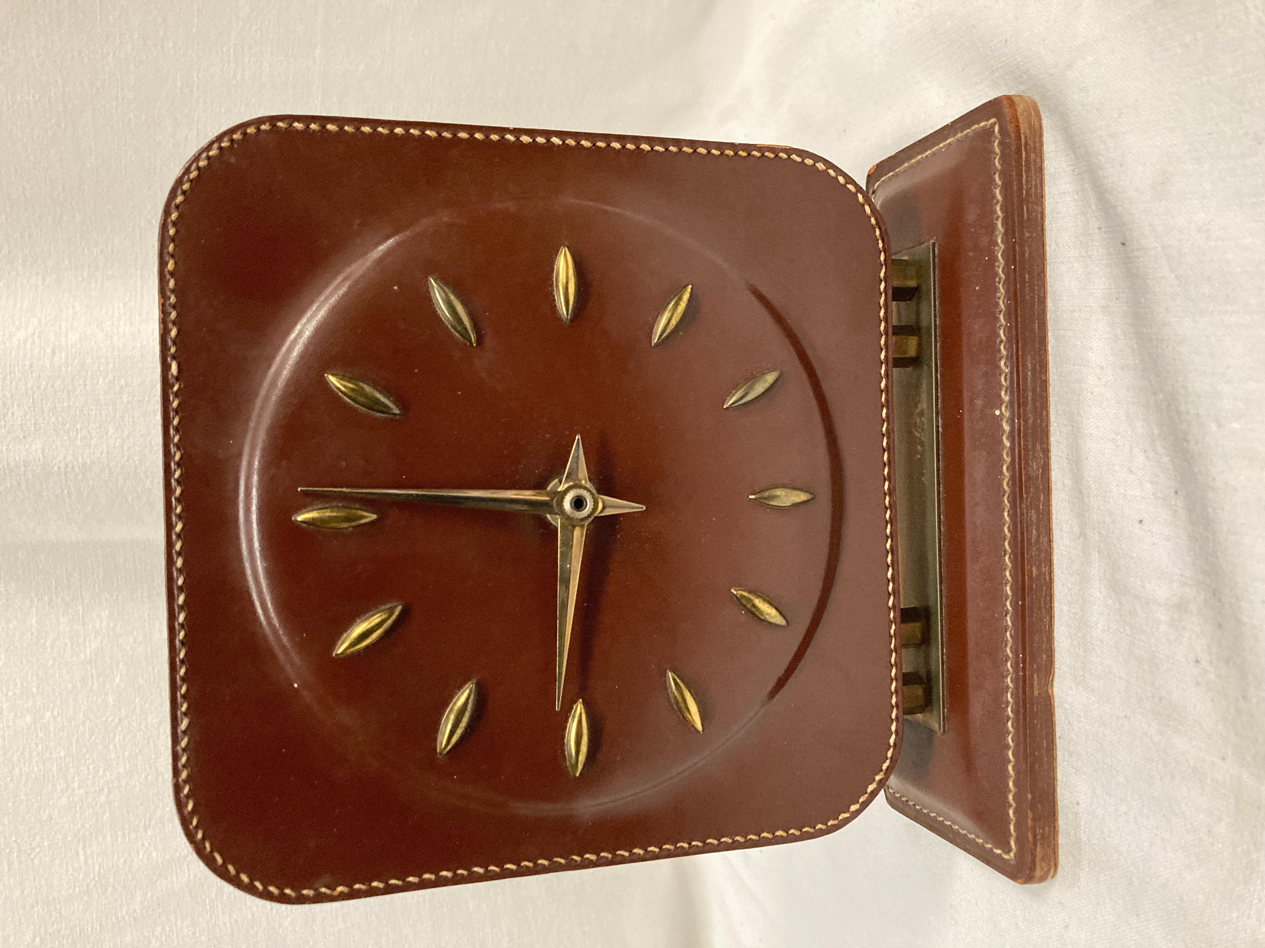 Horloge en cuir Stitch by Stitch des années 1950 dans le style de Hermès Bon état - En vente à New York, NY