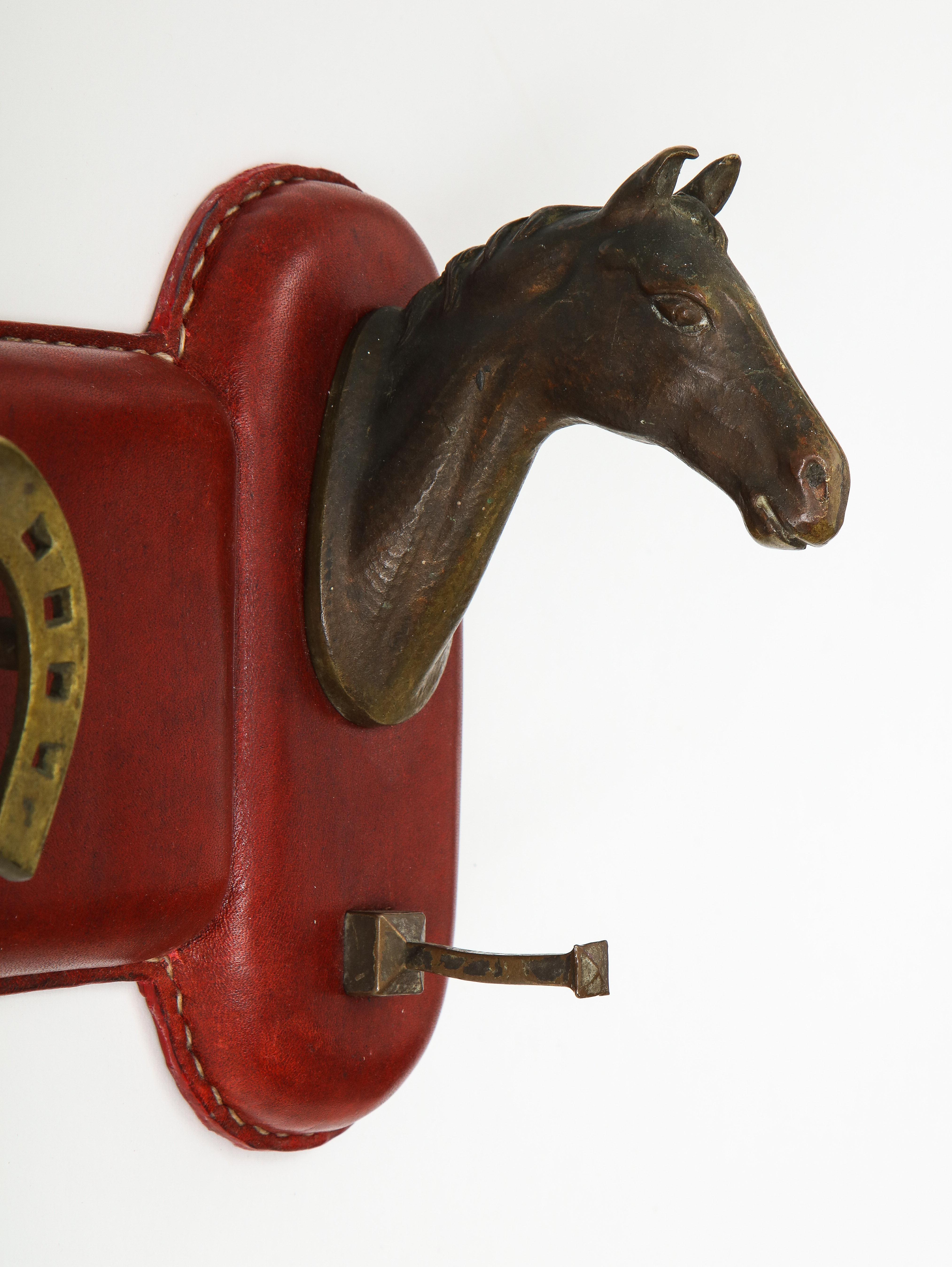 Bronze porte-manteau en cuir cousu des années 1950 par Jacques Adnet en vente