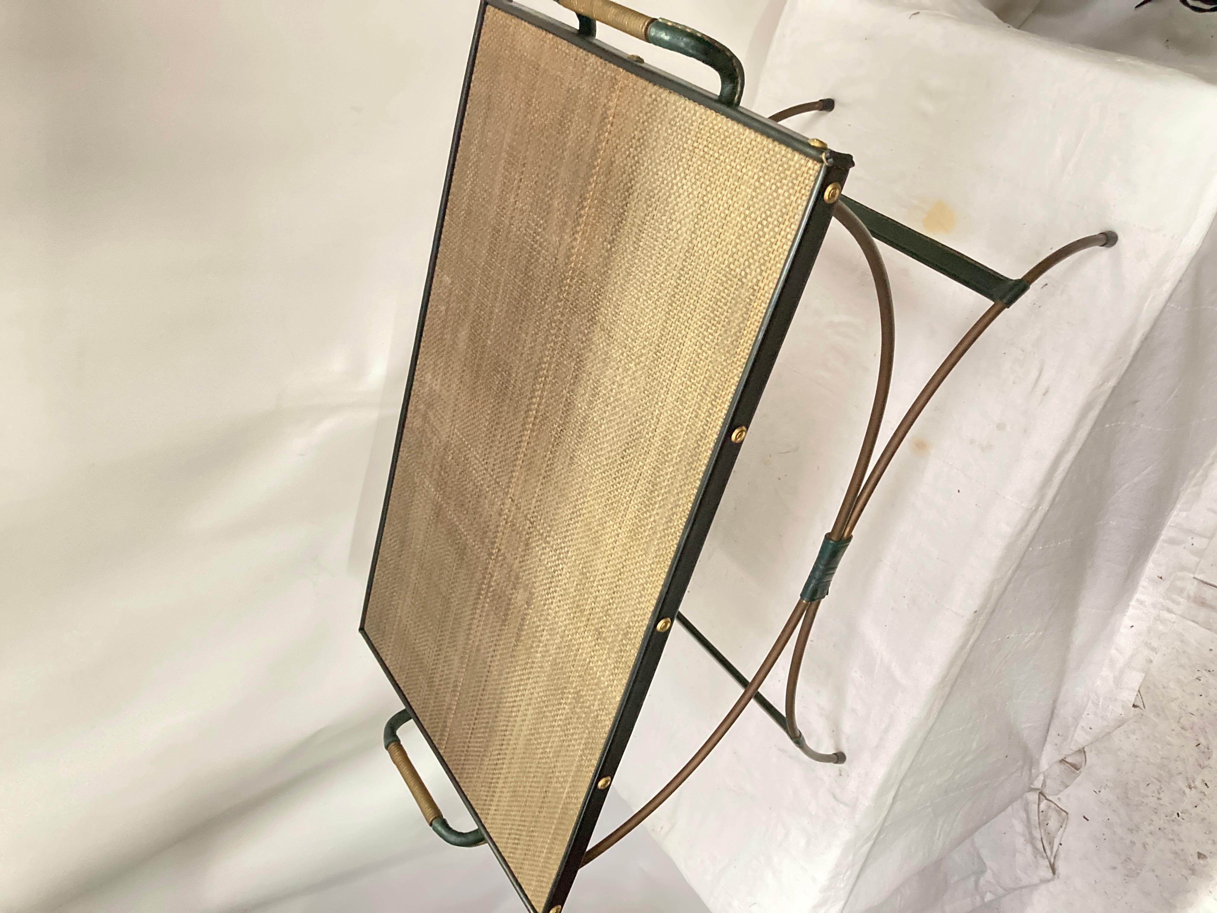 Tavolino da cocktail in pelle Stitch by Jacques Adnet, anni '50 
Piano in pelle in stile rattan