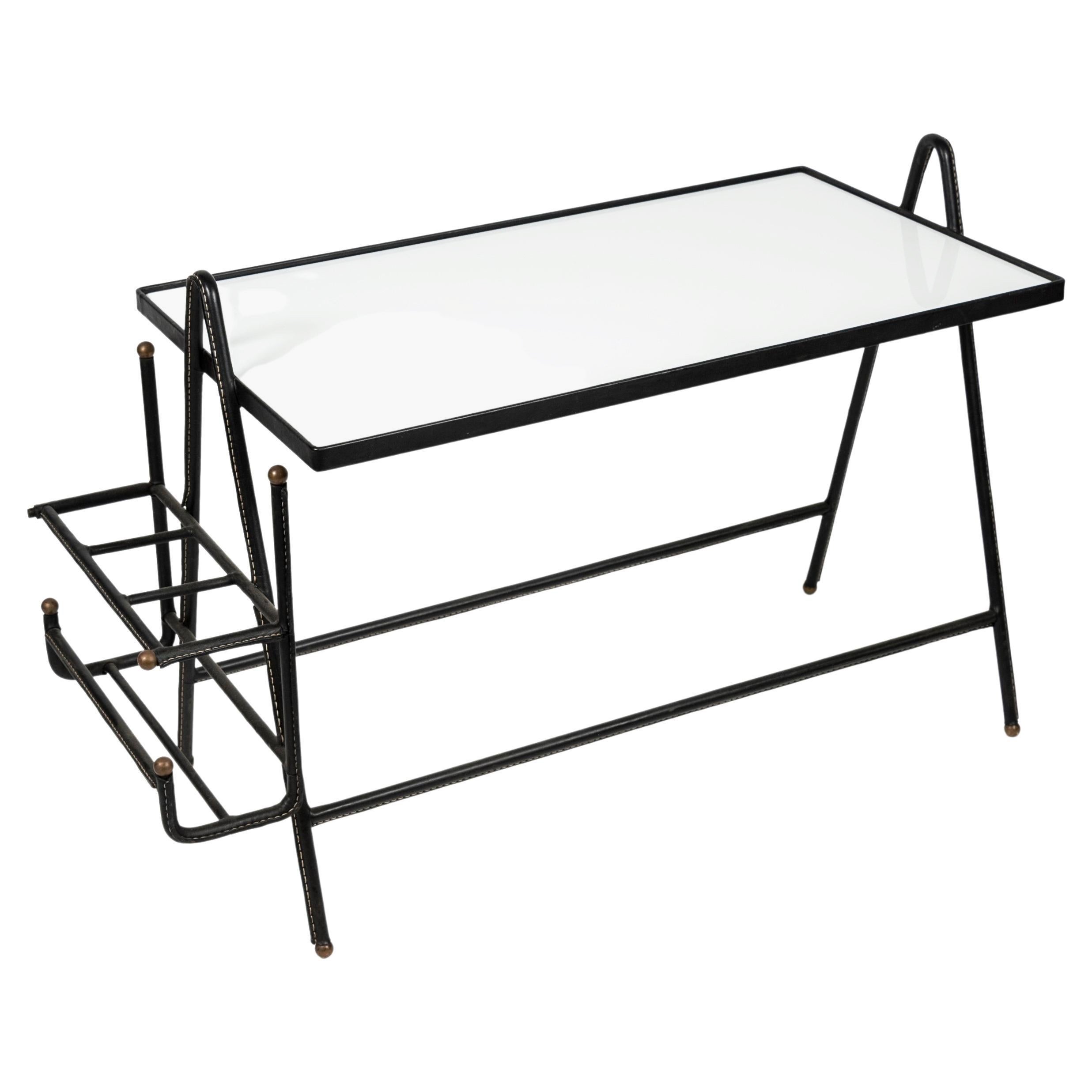 Table de cocktail en cuir cousue par Jacques Adnet des années 1950