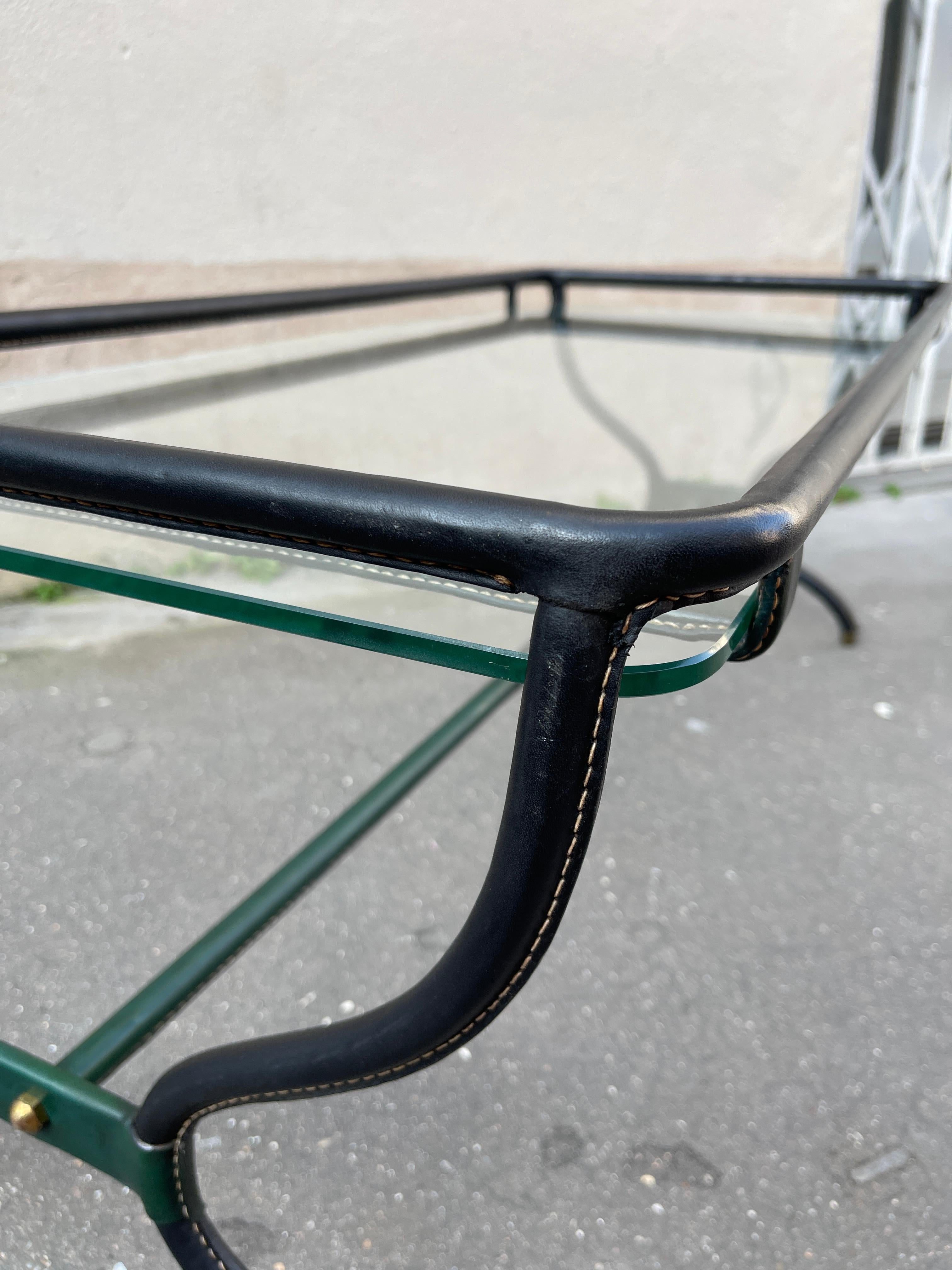 1950's Stitched Leather Couchtisch von Jacques Adnet (Mitte des 20. Jahrhunderts) im Angebot