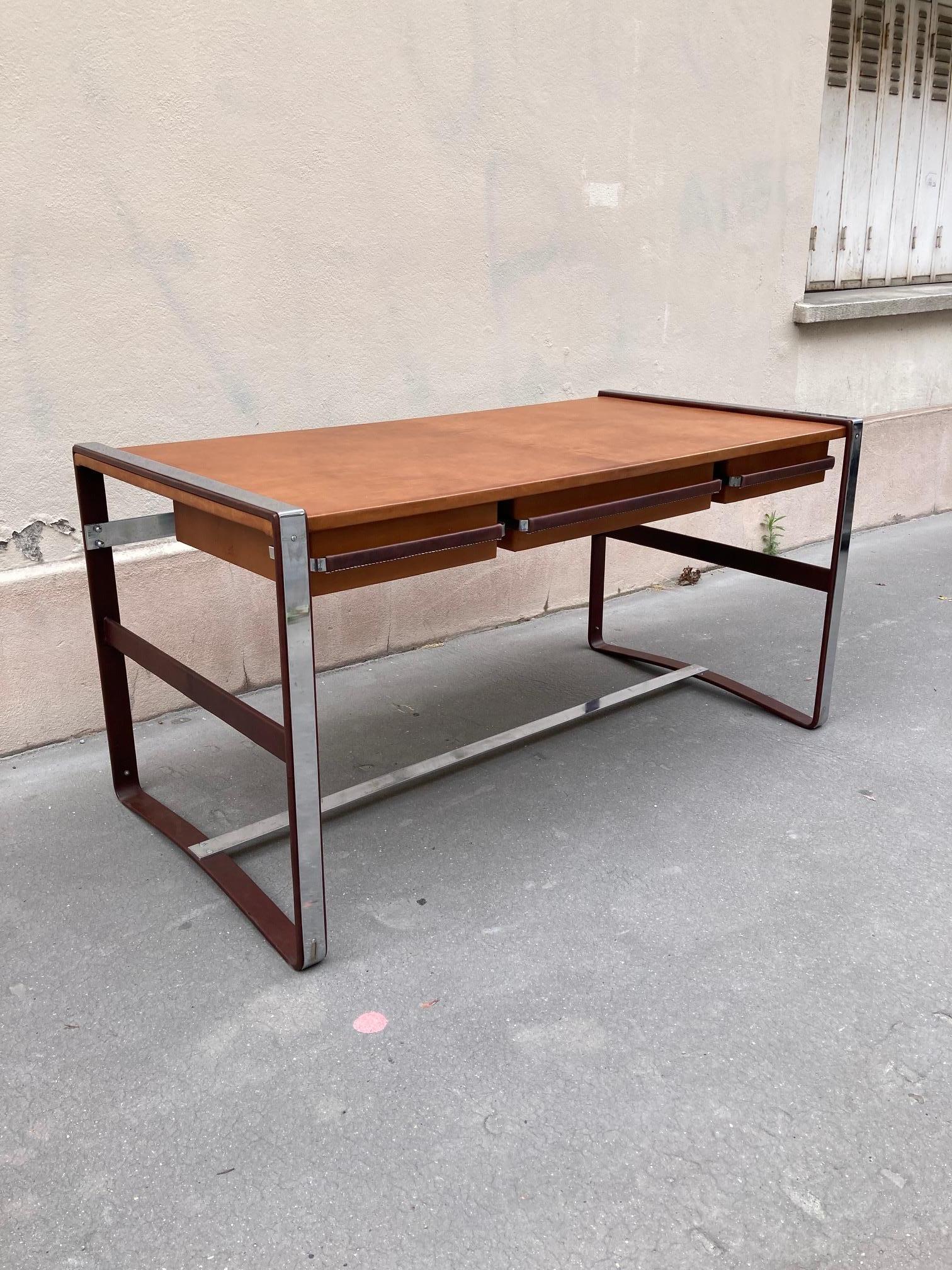 Escritorio de cuero cosido de los años 50 por Jacques Adnet Francés en venta