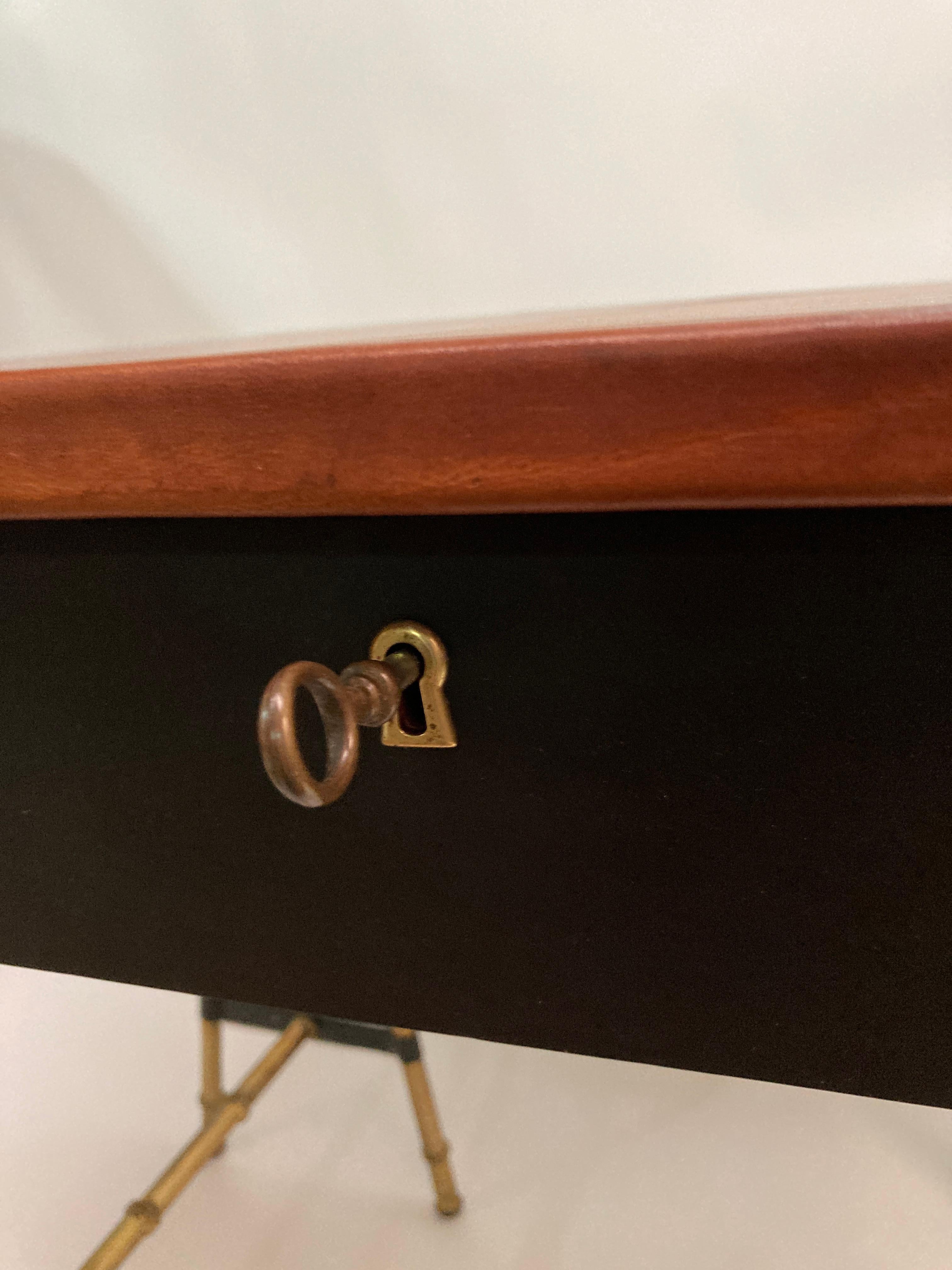 Escritorio de cuero cosido de los años 50 por Jacques Adnet en venta 1