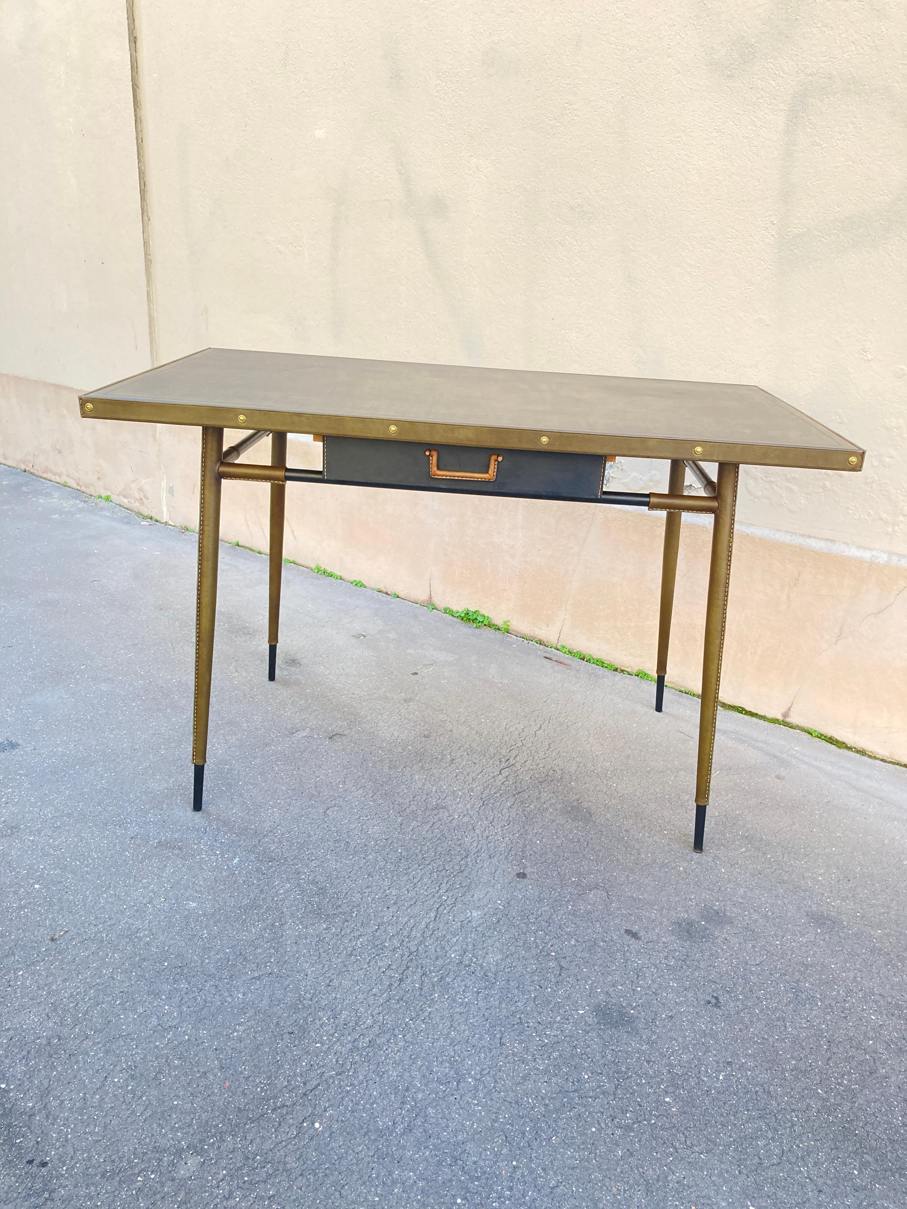 Escritorio de cuero cosido de los años 50 por Jacques Adnet en venta 3
