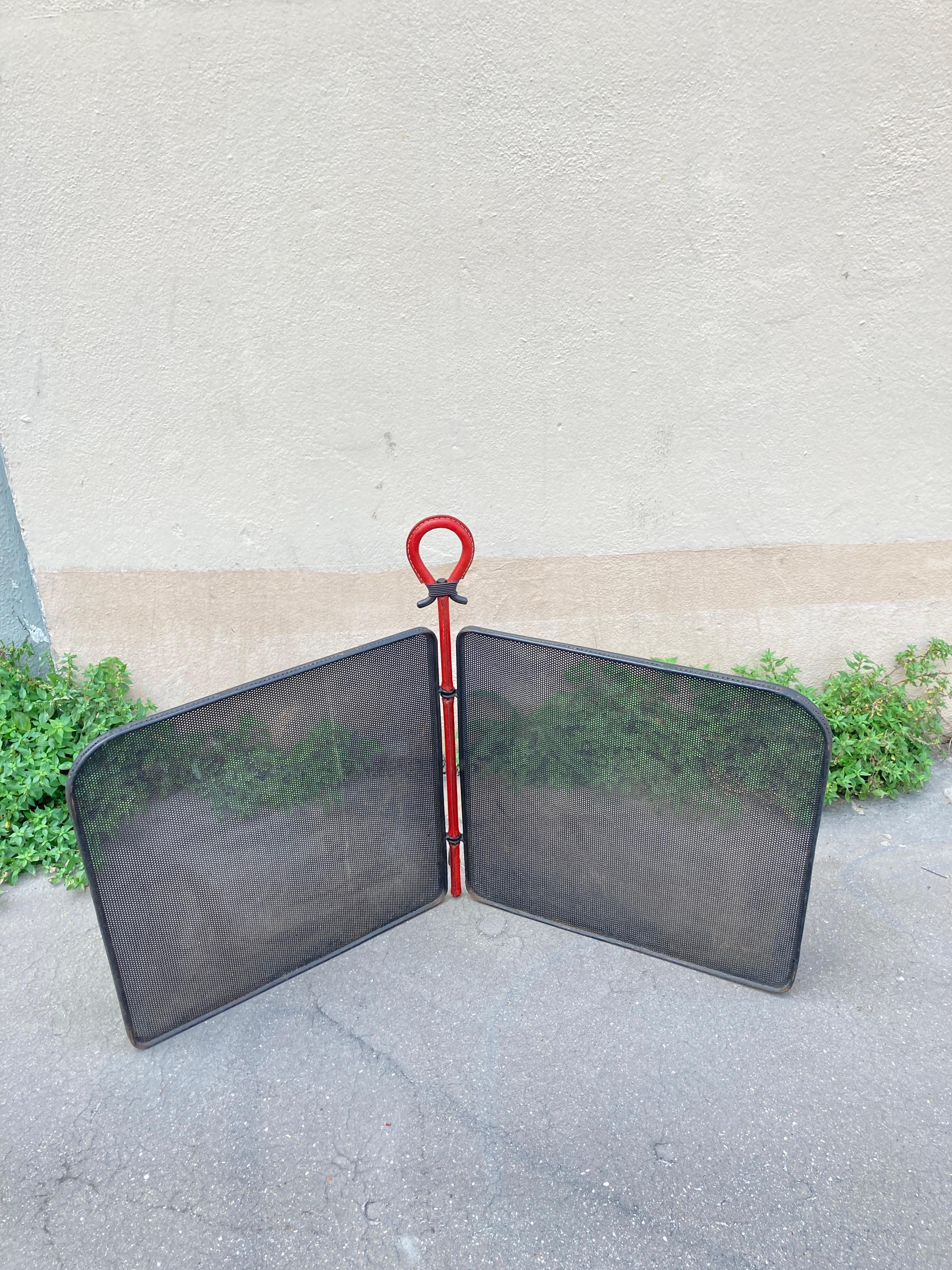 Pantalla de chimenea de cuero cosido de los años 50, por Jacques Adnet mediados del siglo XX en venta
