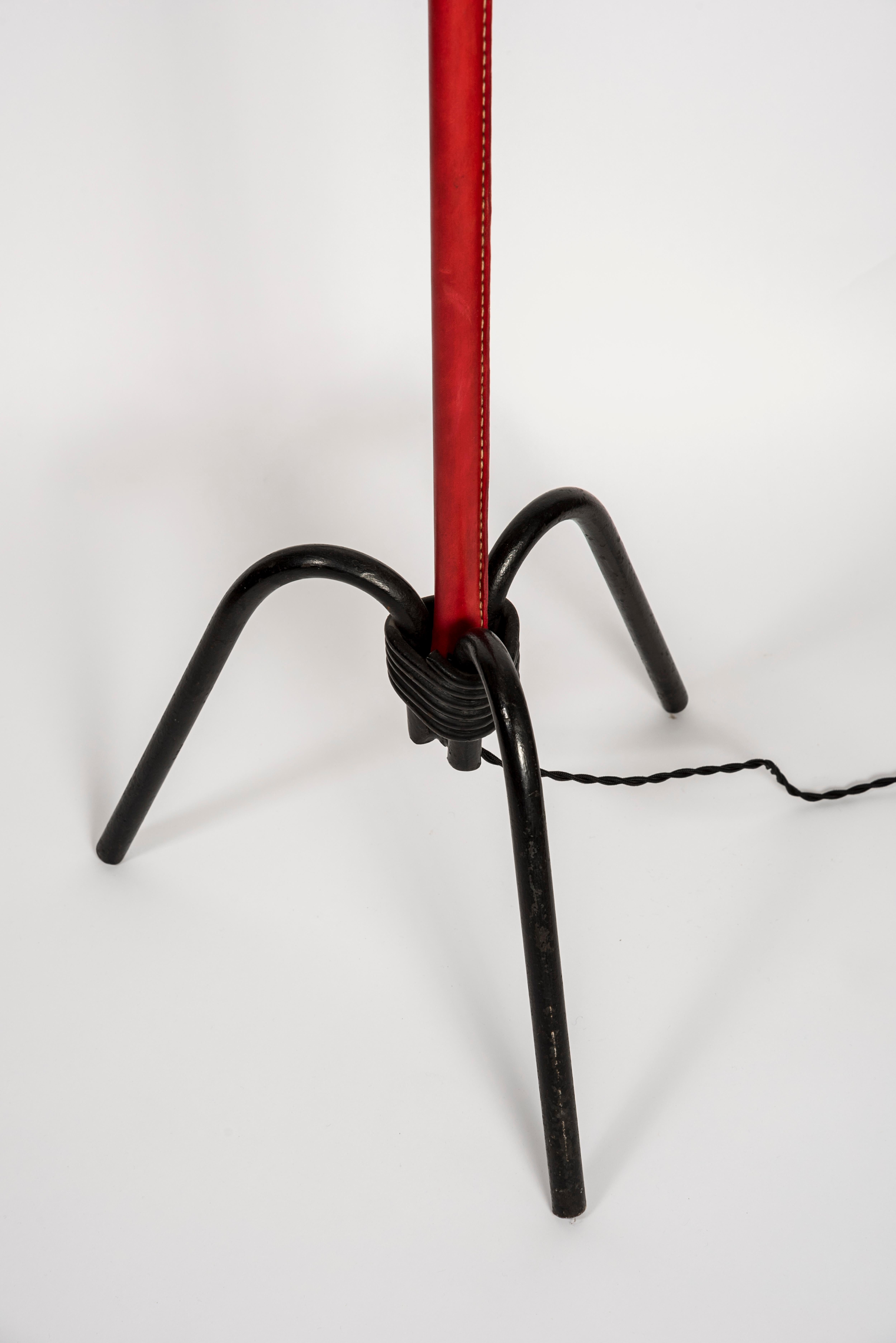 1950s Stitched Leather Floor Lamp by Jacques Adnet In Good Condition For Sale In Bois-Colombes, FR