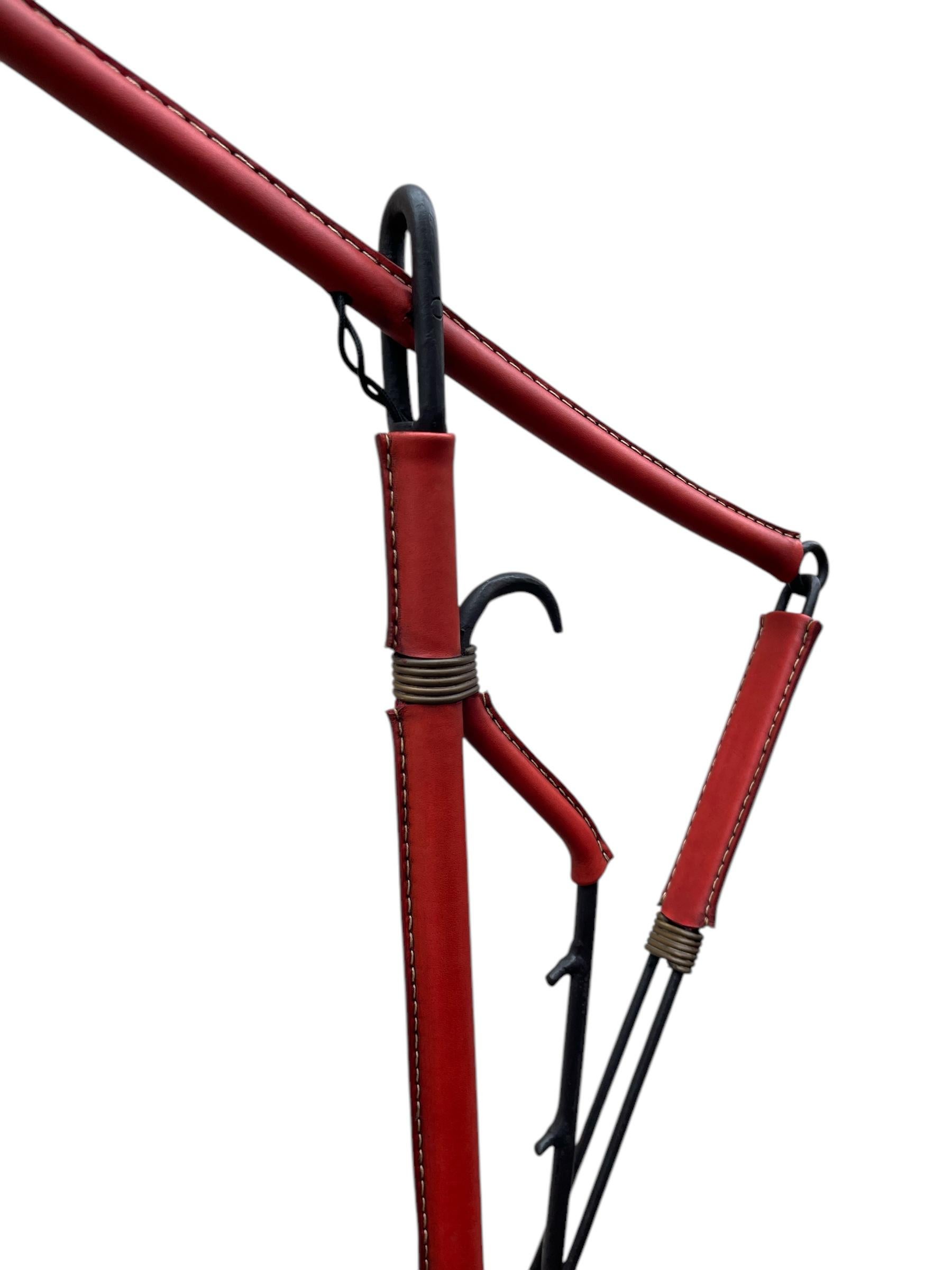 Stehlampe aus genähtem Leder, 1950er Jahre, von Jacques Adnet im Zustand „Gut“ im Angebot in Bois-Colombes, FR