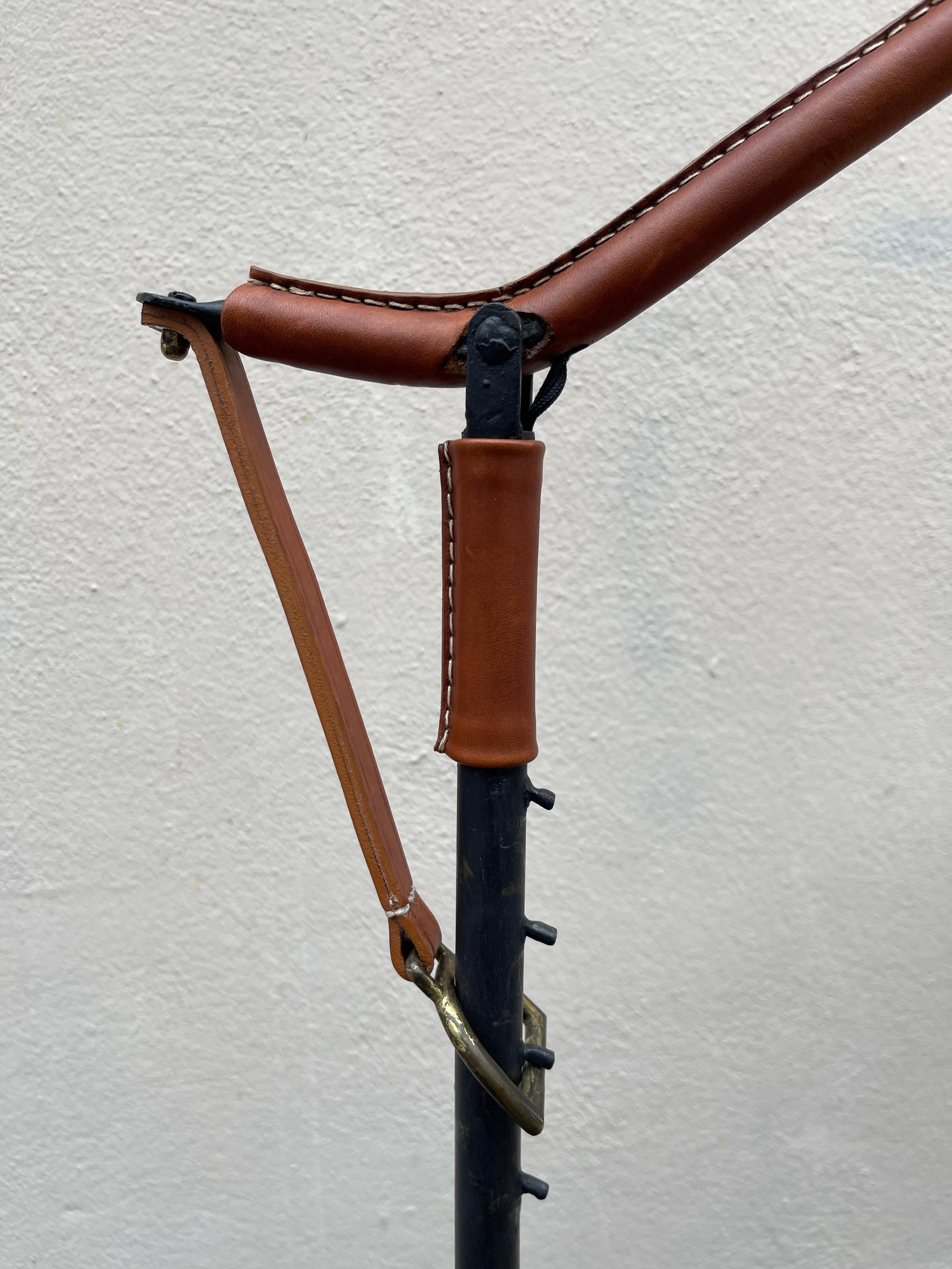 Métal Lampadaire en cuir Stitch by Jacques Adnet, 1950 en vente