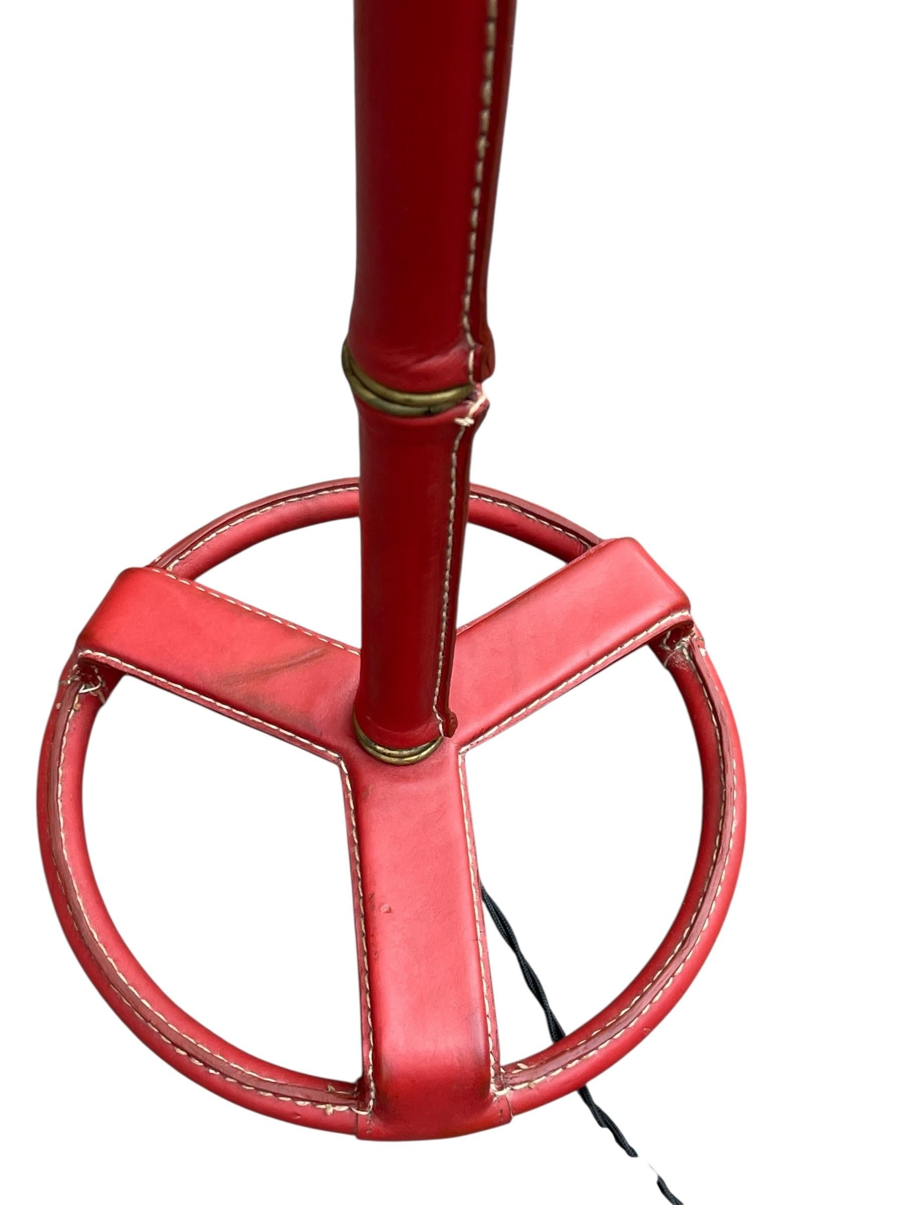 Pelle 1950's Stitched leather floor lamp by Jacques Adnet in vendita