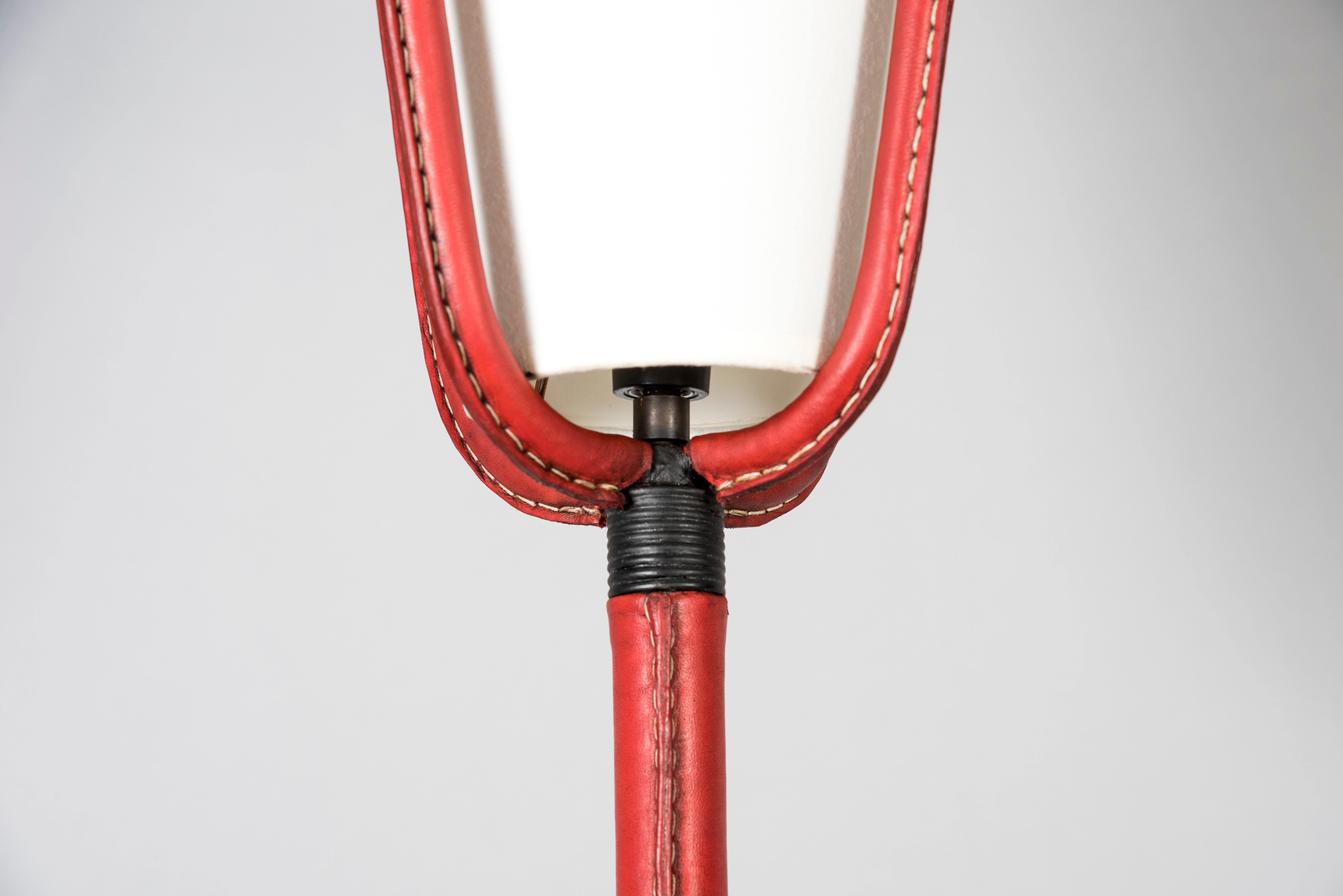 Stehlampe aus Leder mit Nähten von Jacques Adnet aus den 1950er Jahren im Angebot 1
