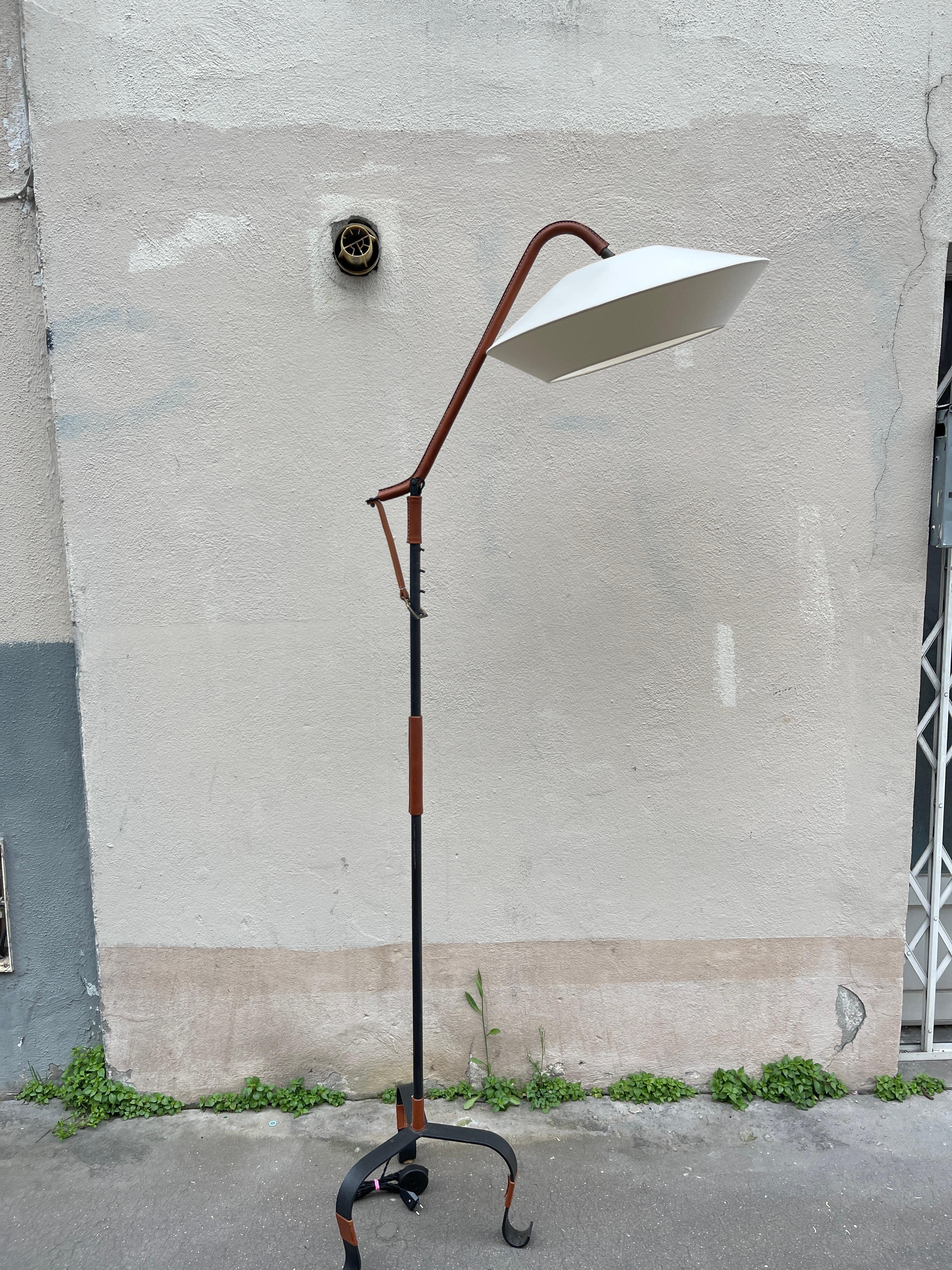 Lampadaire en cuir Stitch by Jacques Adnet, 1950 en vente 2