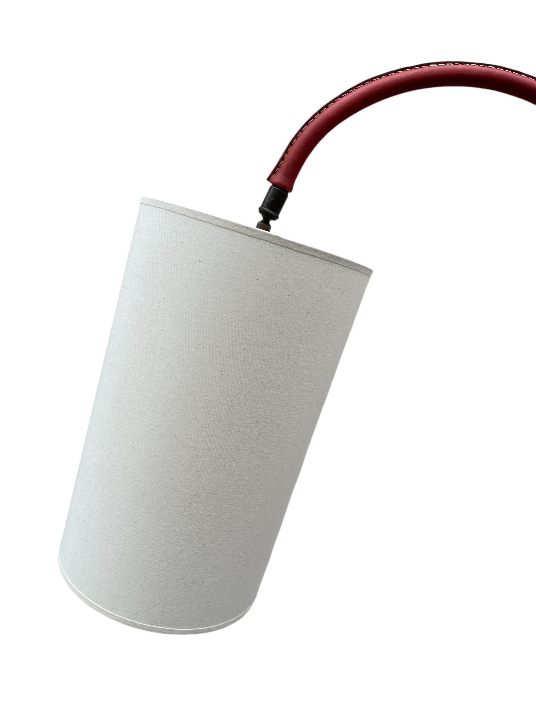 Stehlampe aus genähtem Leder, 1950er Jahre, von Jacques Adnet im Angebot 2