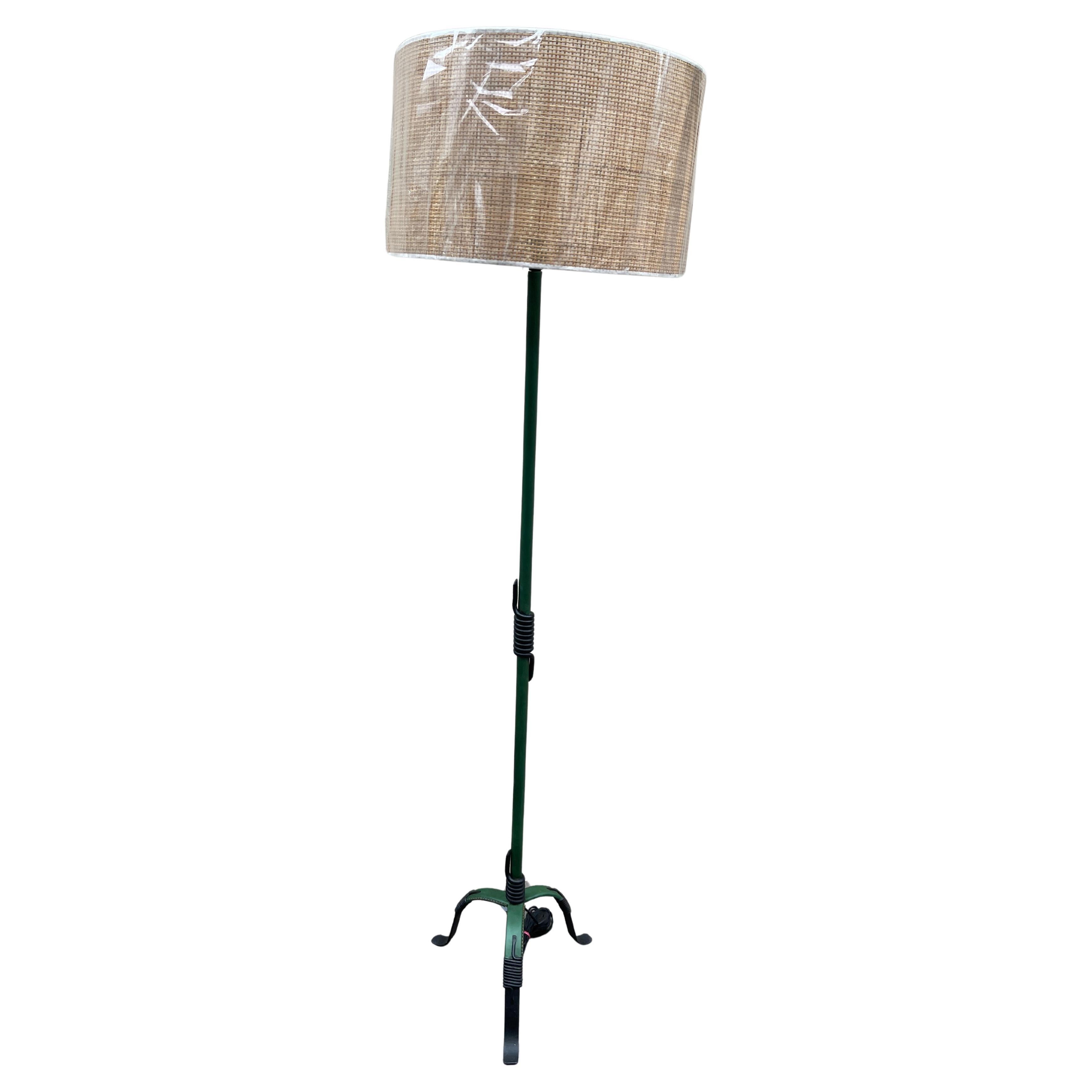 Lampadaire en cuir surpiqué des années 1950 par Jacques Adnet
