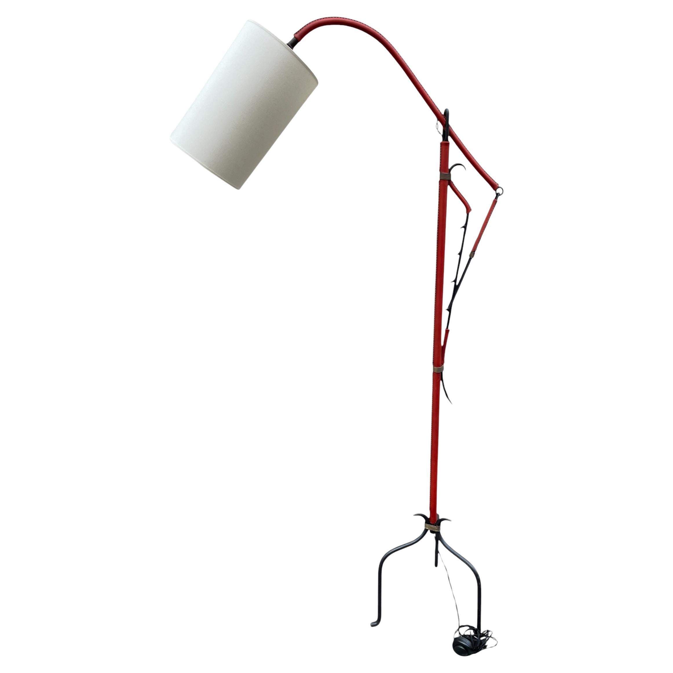 Stehlampe aus genähtem Leder, 1950er Jahre, von Jacques Adnet im Angebot