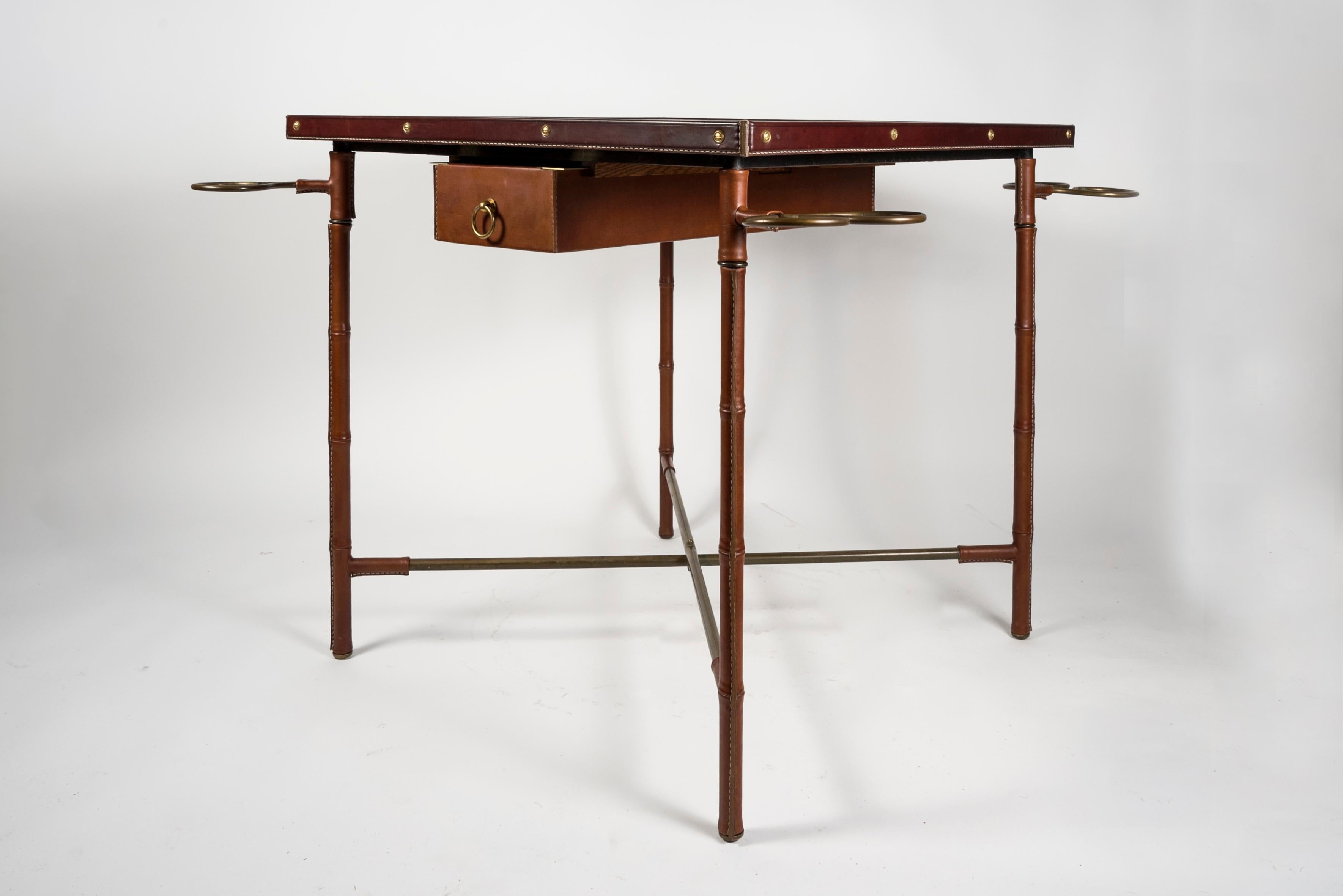 What's a beauty !!!
This table is just stunning.
Look at the pics, this better than all description ;-)
1950's Stitched leather game table by Jacques Adnet
France.