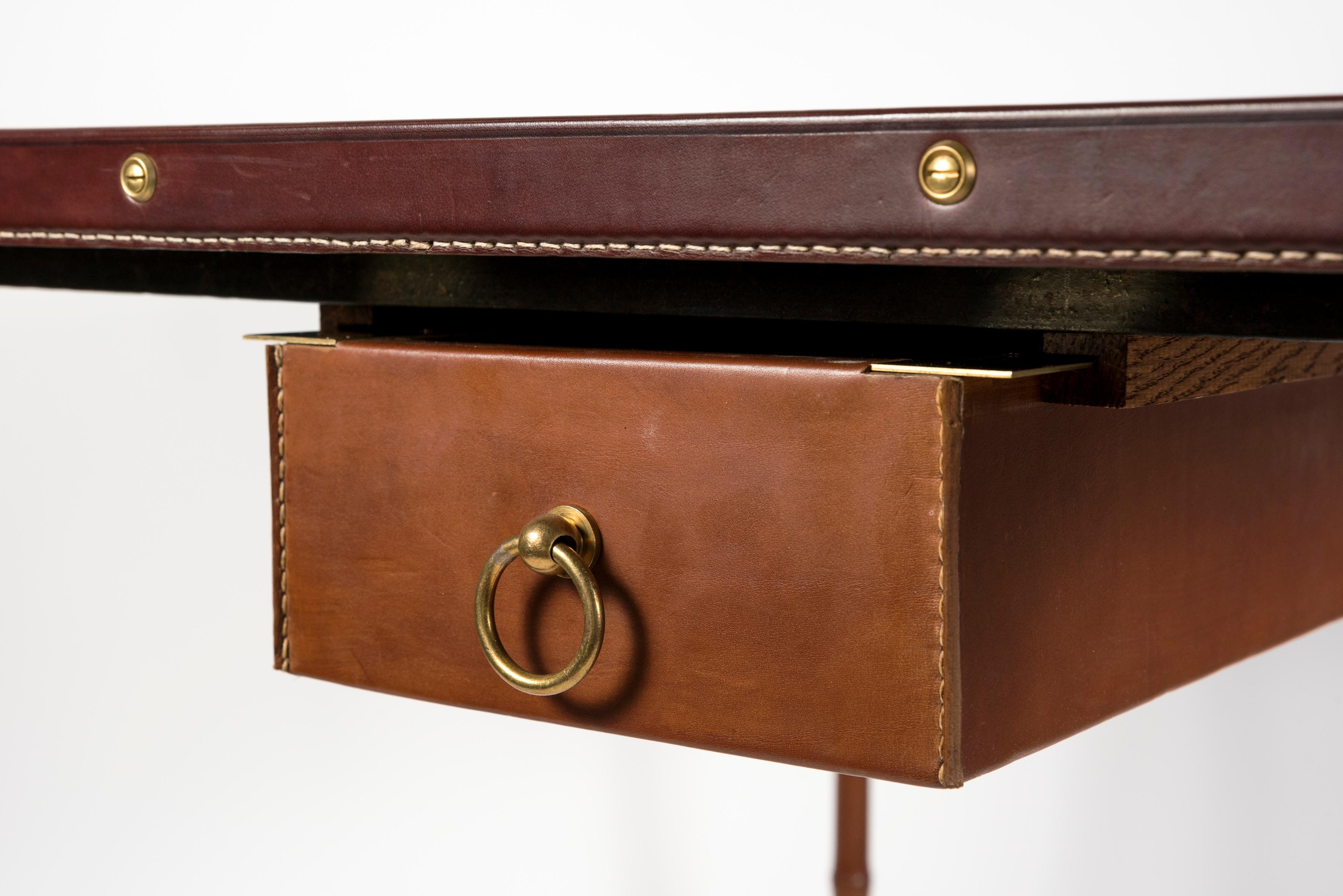 Table de jeu en cuir cousue par Jacques Adnet des années 1950 en vente 2