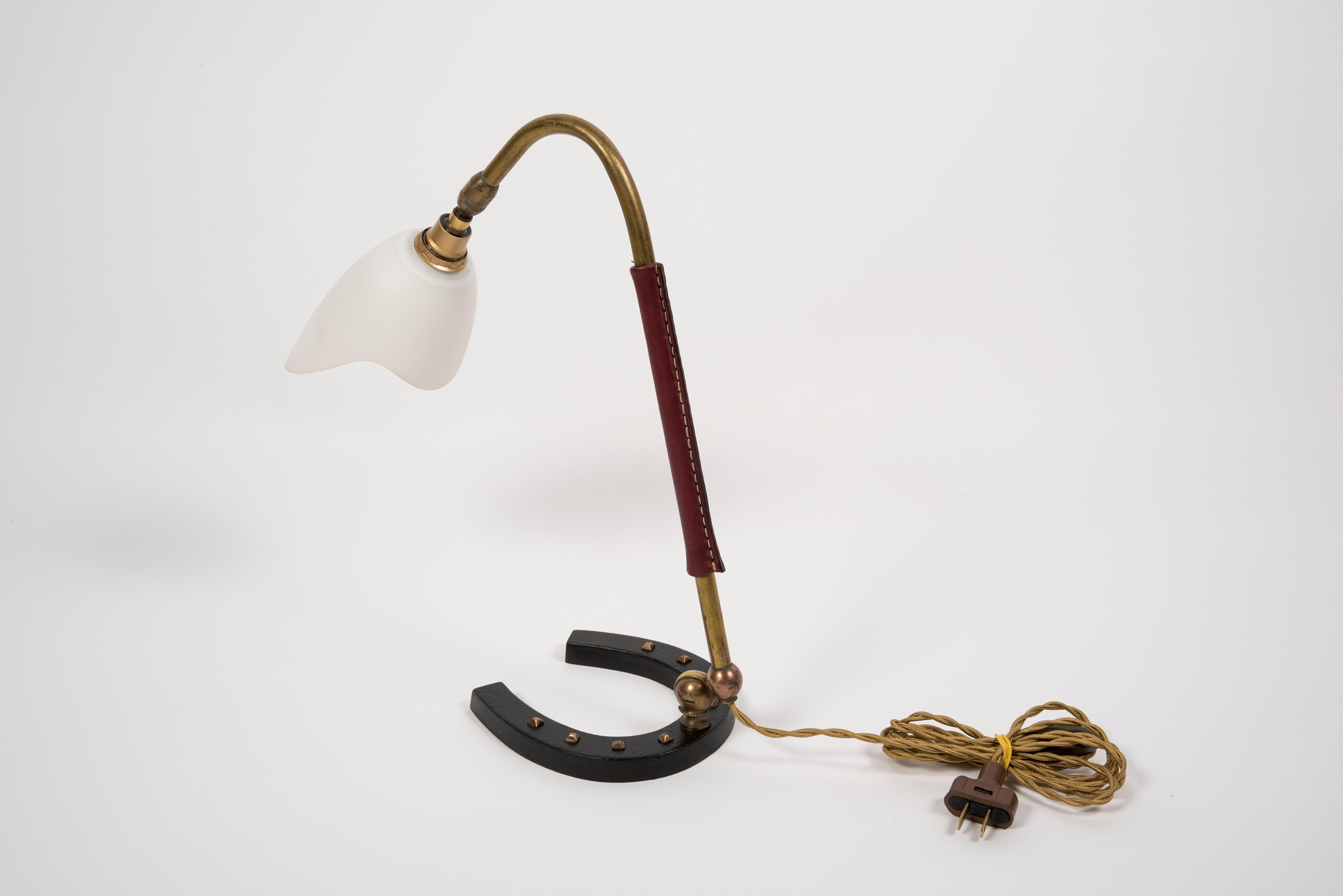 Genähte Lederlampe von Jacques Adnet aus den 1950er Jahren (Mitte des 20. Jahrhunderts) im Angebot