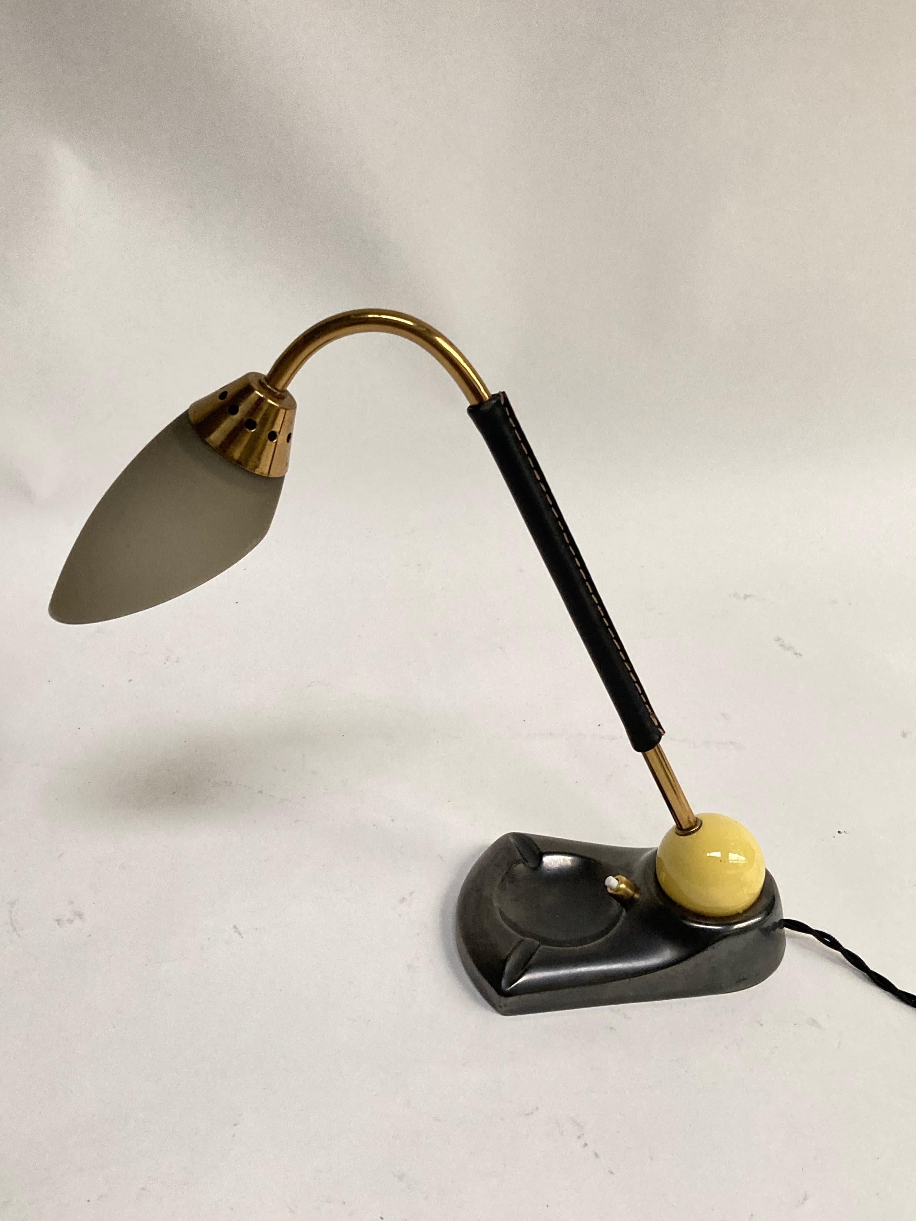 Stitched Lederlampe von Jacques Adnet aus den 1950er Jahren im Angebot 1