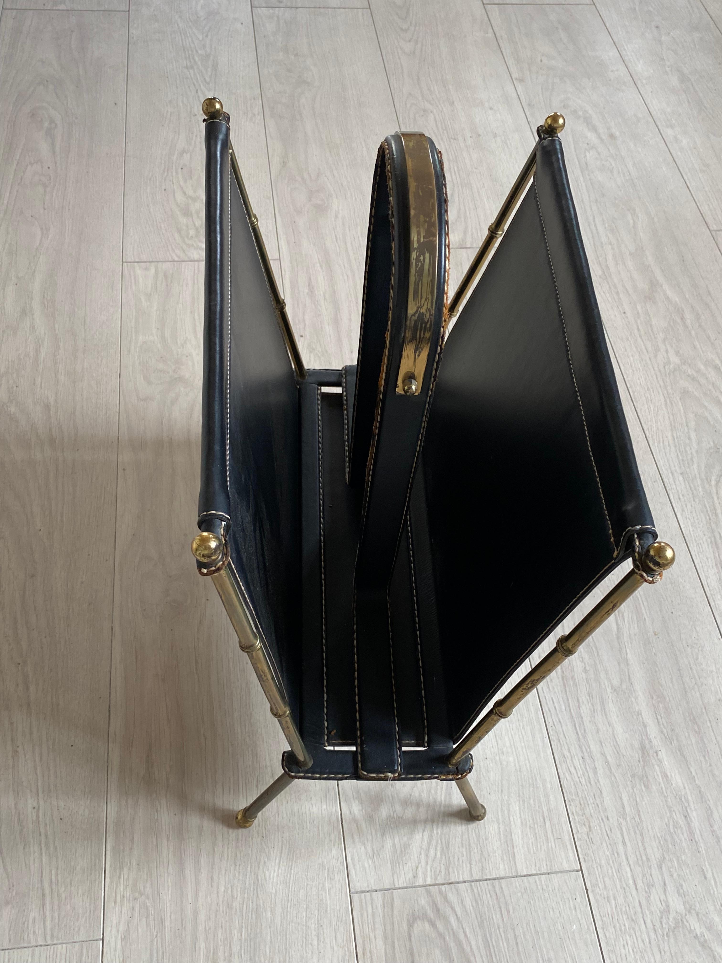 Revisteros de cuero cosidos de los años 50 por Jacques Adnet en venta 2