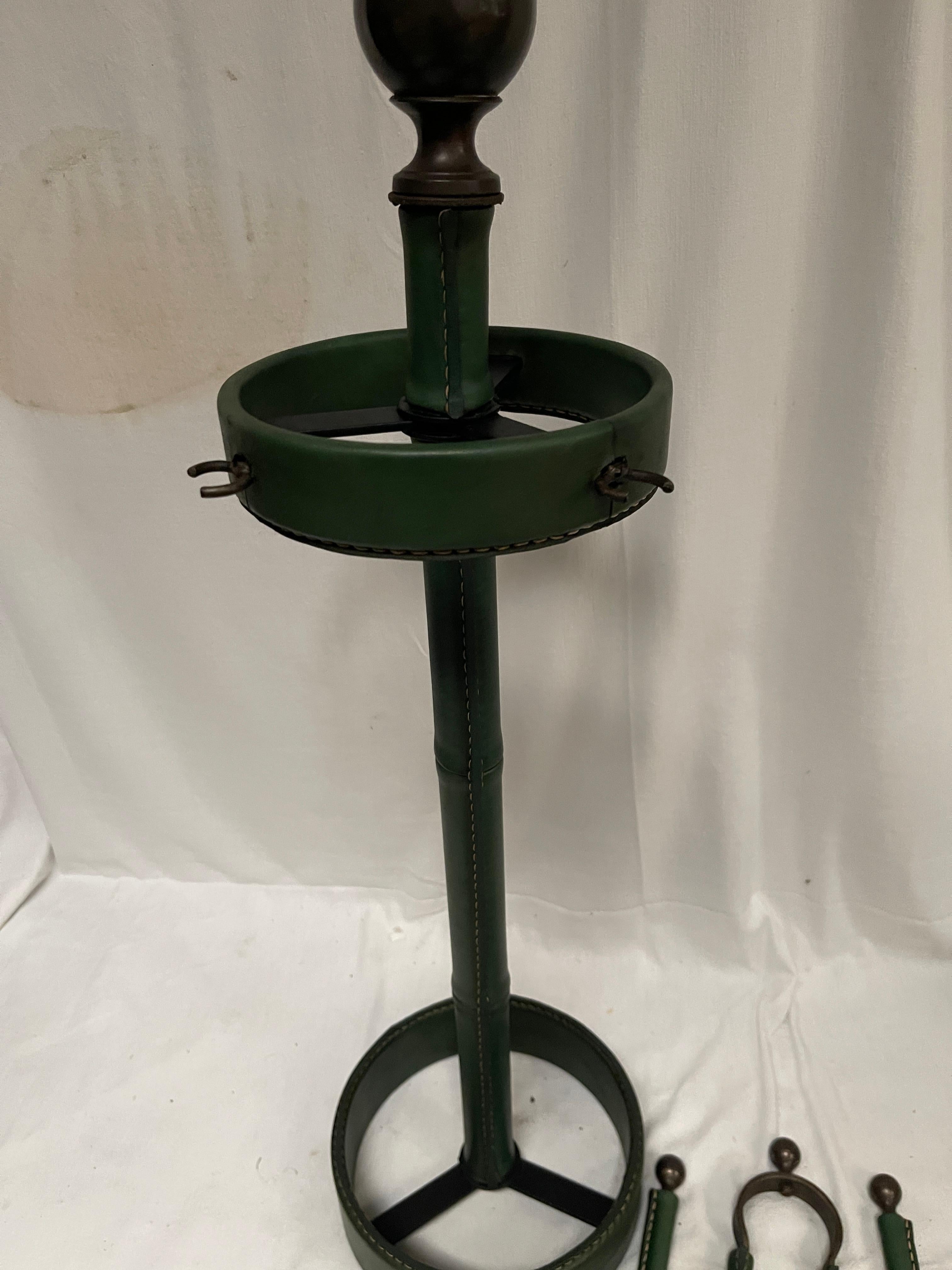 Laiton Manteaux en cuir cousu des années 1950 par Jacques Adnet en vente
