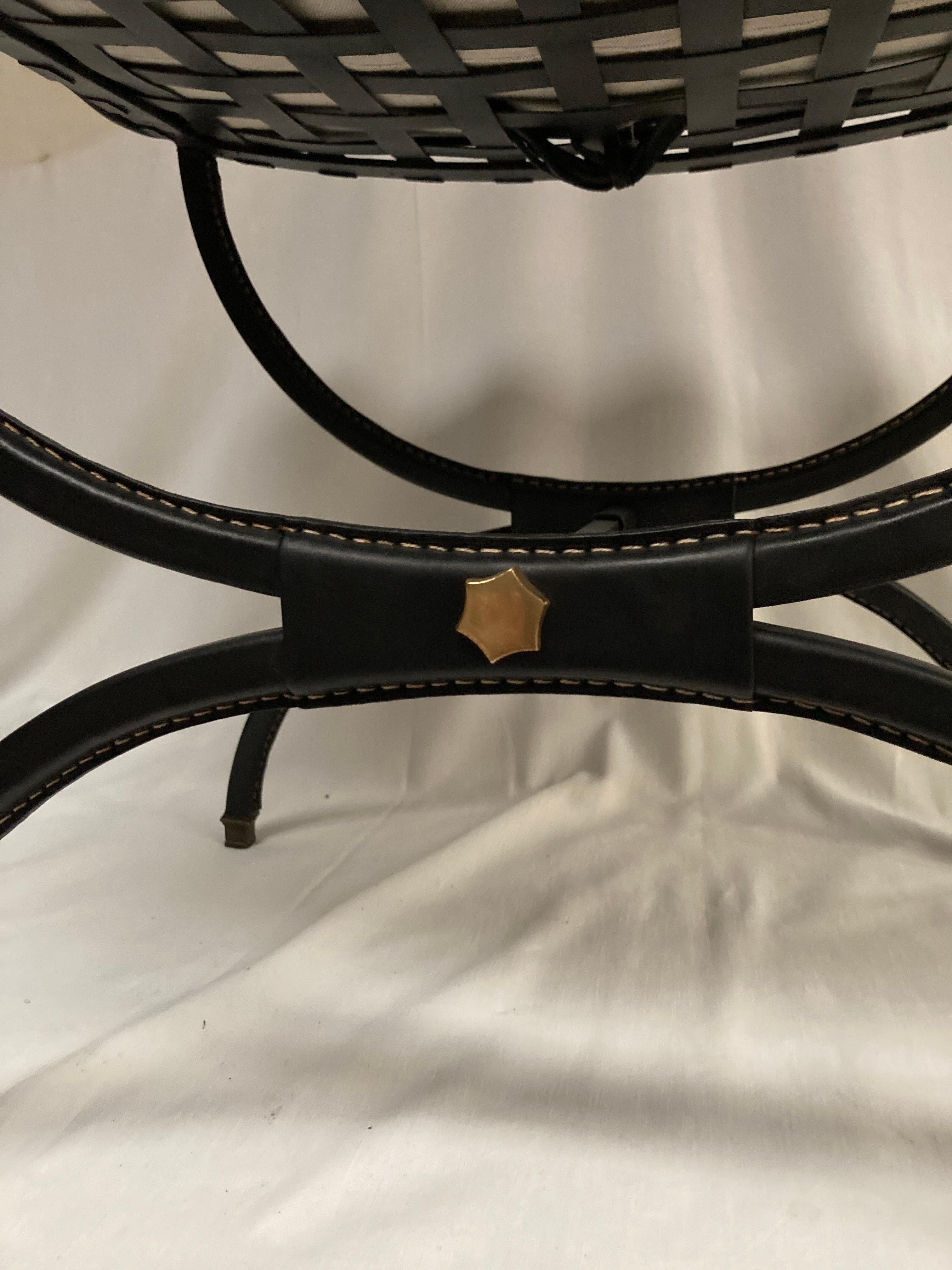 Ottomans en cuir cousus des années 1950 Excellent état - En vente à New York, NY