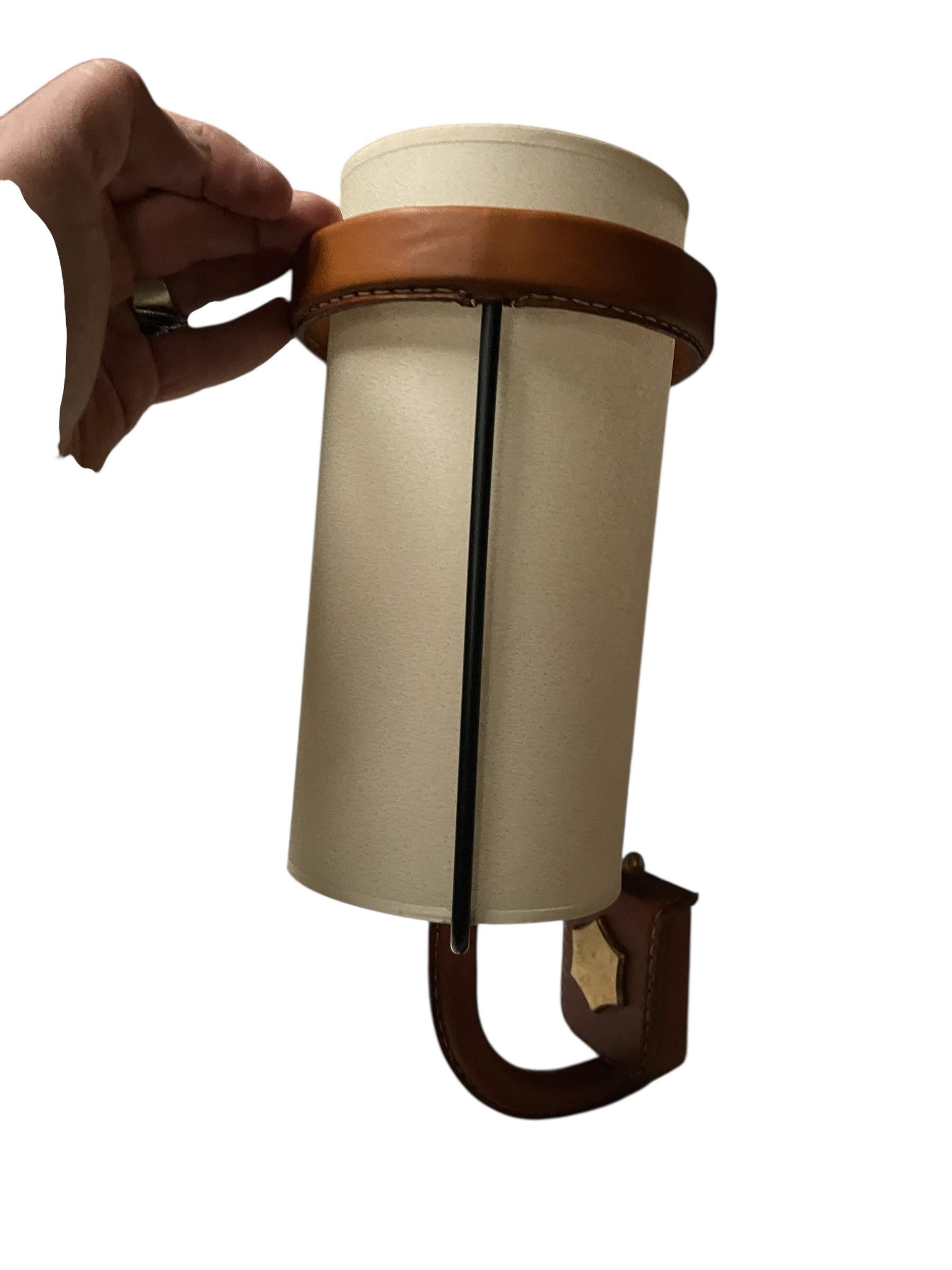 1950's Stitched leather sconces by Jacques Adnet en venta 6