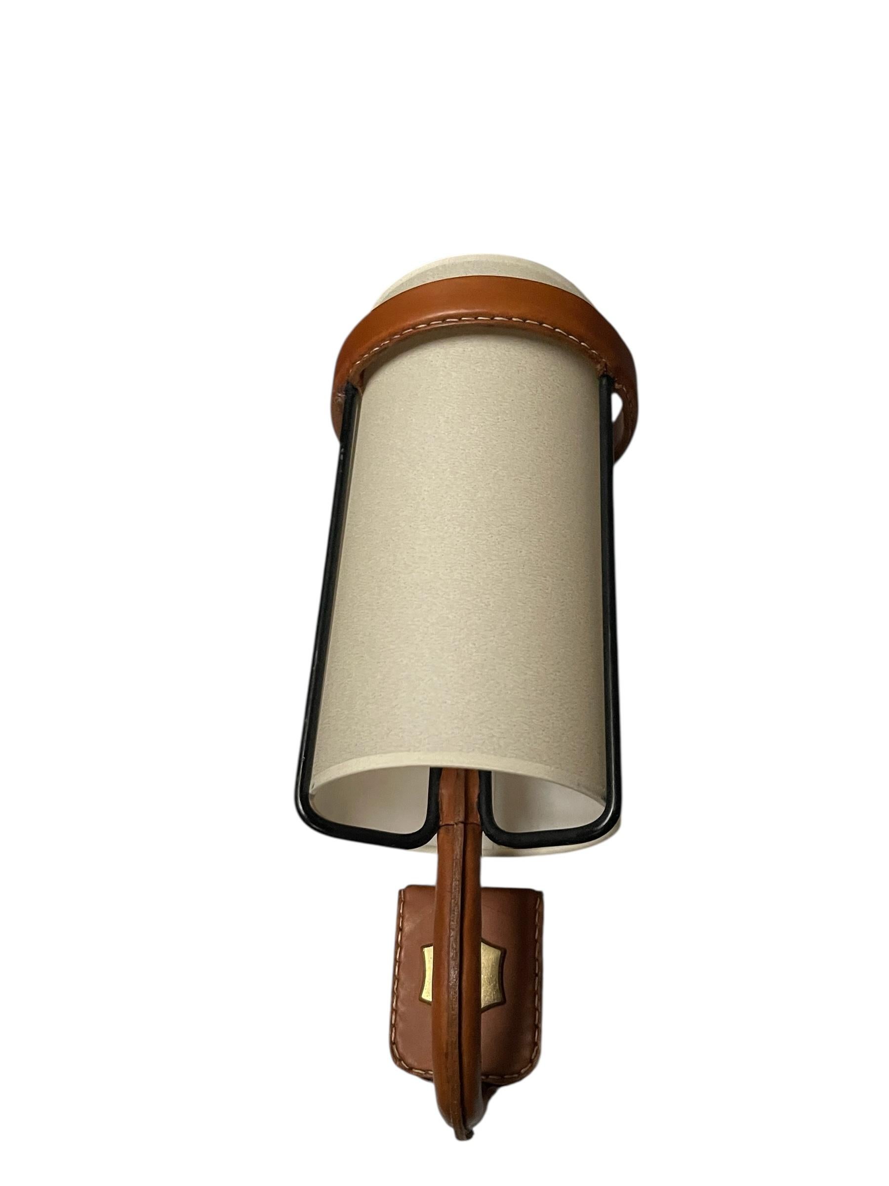 1950's Stitched leather sconces by Jacques Adnet mediados del siglo XX en venta