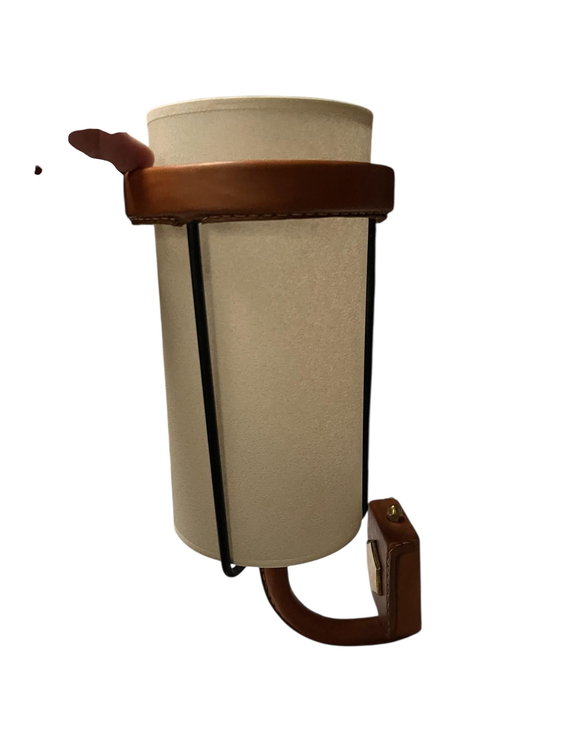 1950's Stitched leather sconces by Jacques Adnet en venta 3