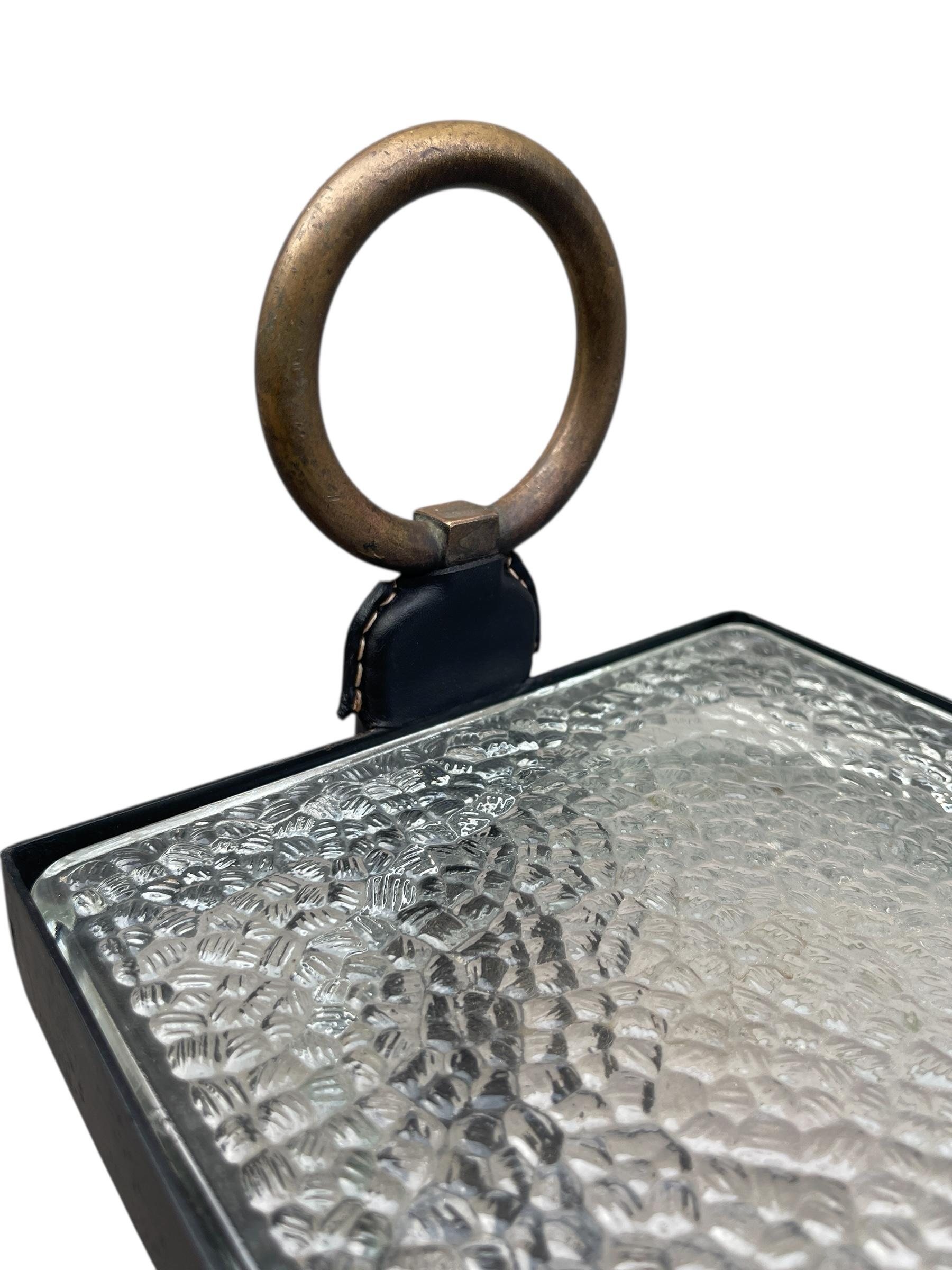 Mesa auxiliar de cuero cosido de los años 50, por Jacques Adnet
Francia
DescripciónMantos de cuero cosidos de los años 50 por Jacques Adnet
Gran estado
Francia
Rara mesa auxiliar francesa de cuero cosido a mano de Jacques Adnet, de mediados de