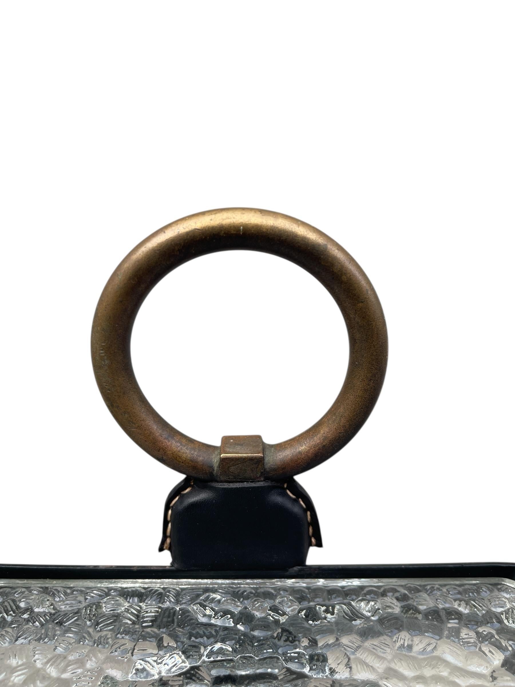 Mesa auxiliar de cuero cosido de los años 50, por Jacques Adnet en venta 2