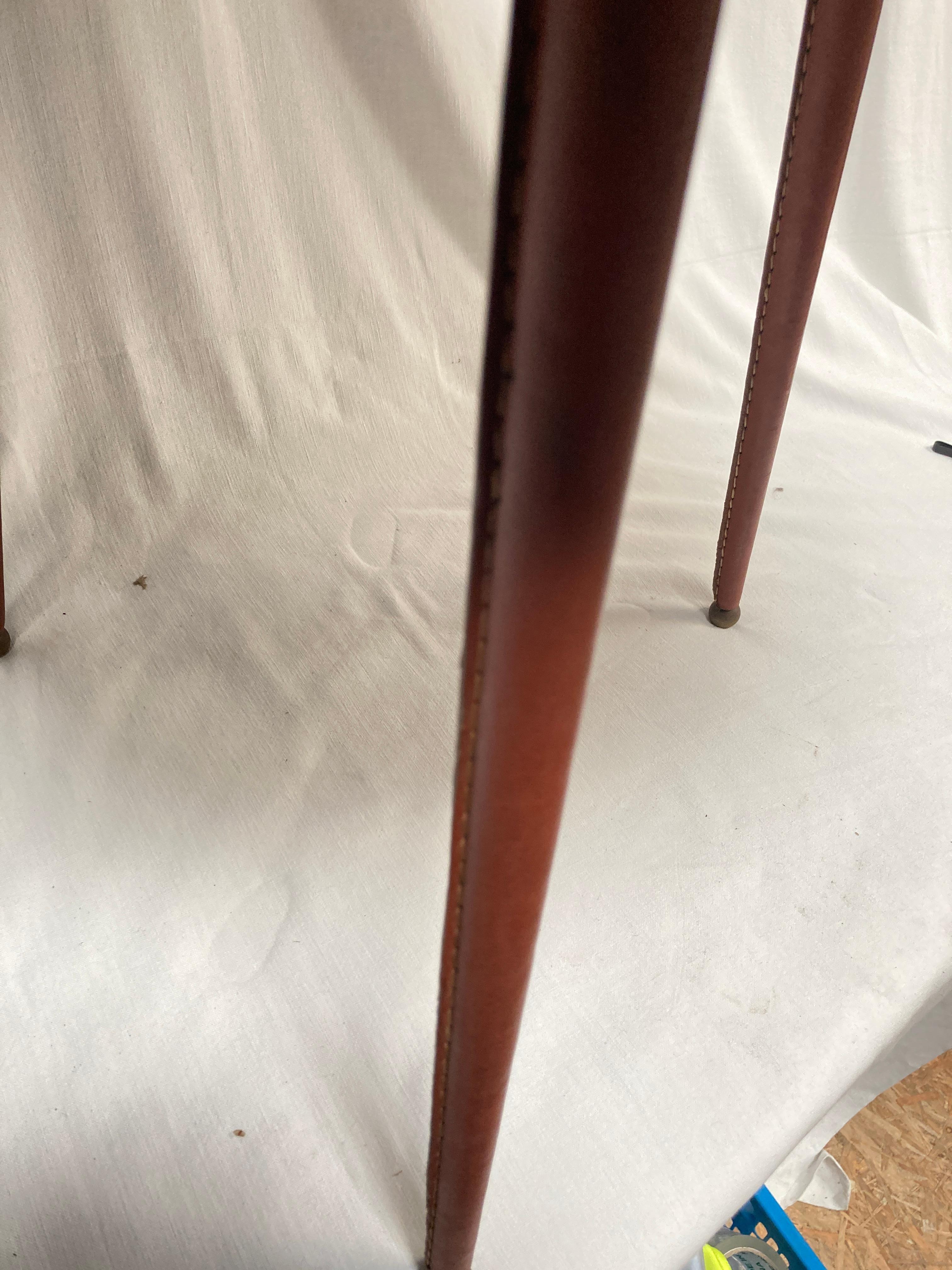 Table d'appoint en cuir Stitch by Jacques Adnet, 1950 en vente 3