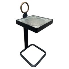 Mesa auxiliar de cuero cosido de los años 50, por Jacques Adnet Mesa auxiliar de cuero cosido de los años 50, por Jacques Adnet