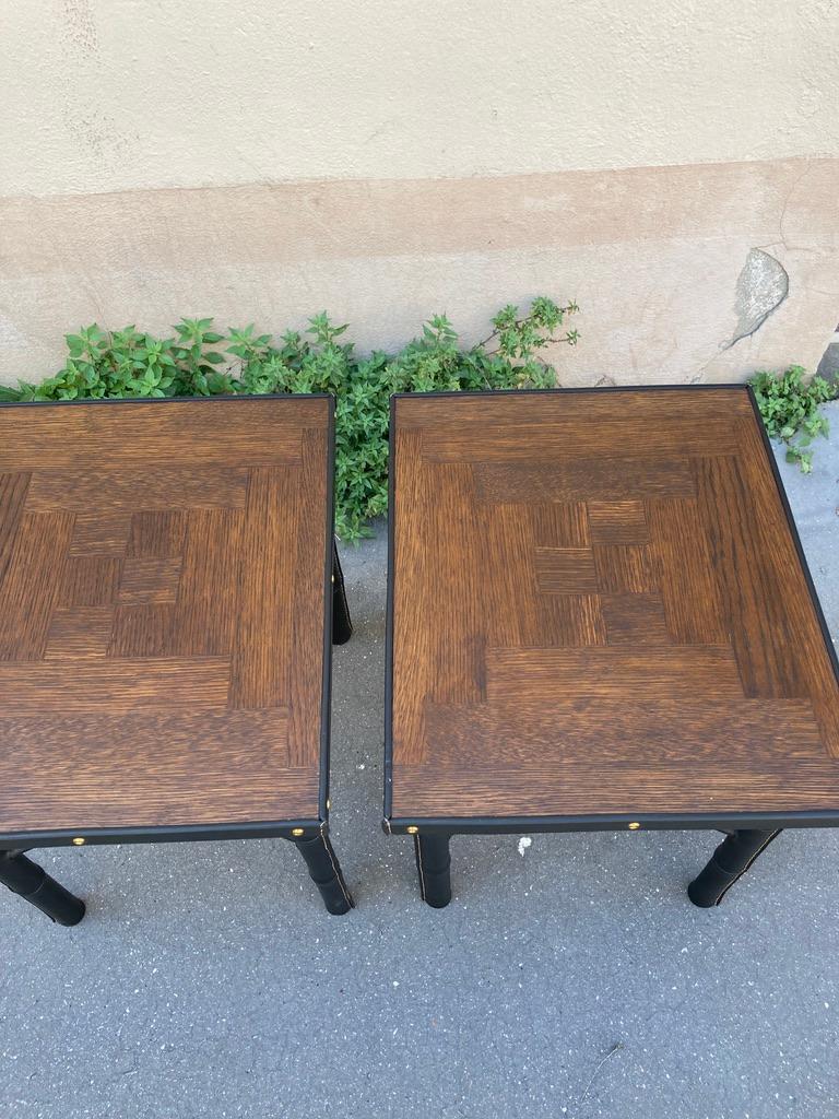 Mesas auxiliares de cuero cosido de los años 50 por Jacques Adnet en venta 1