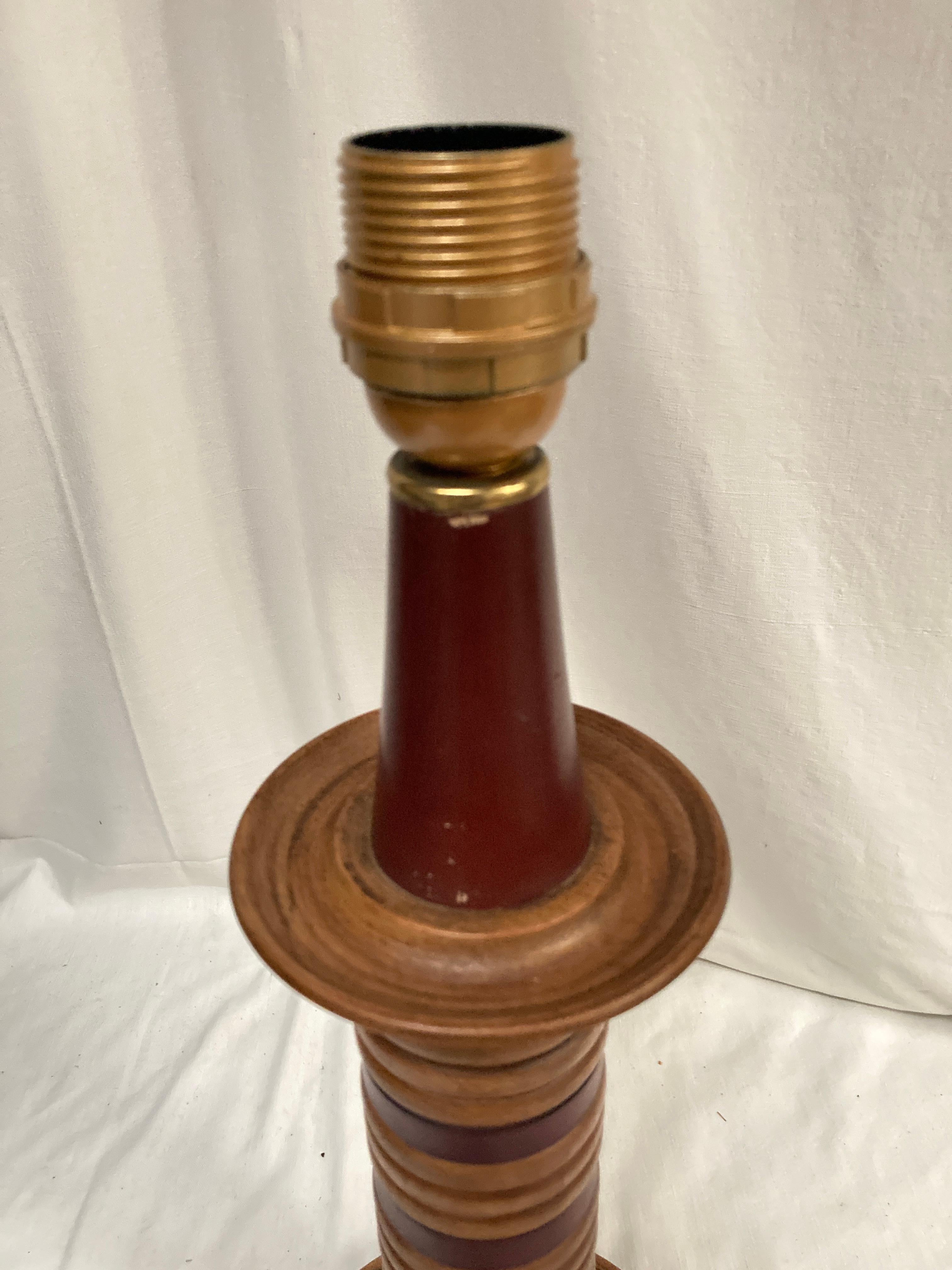 Français Lampe de table en cuir cousue des années 1950 par Jacques Adnet en vente