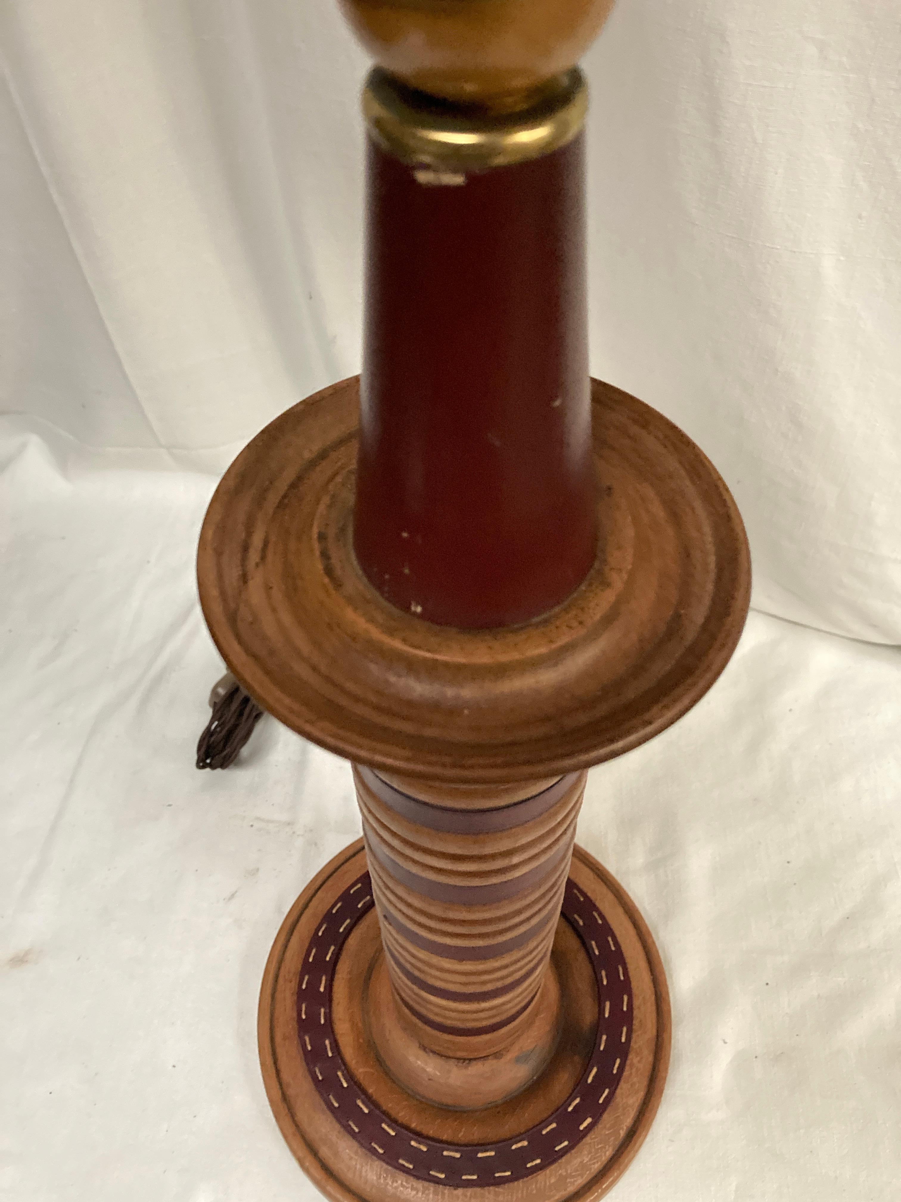 Lampe de table en cuir cousue des années 1950 par Jacques Adnet en vente 3