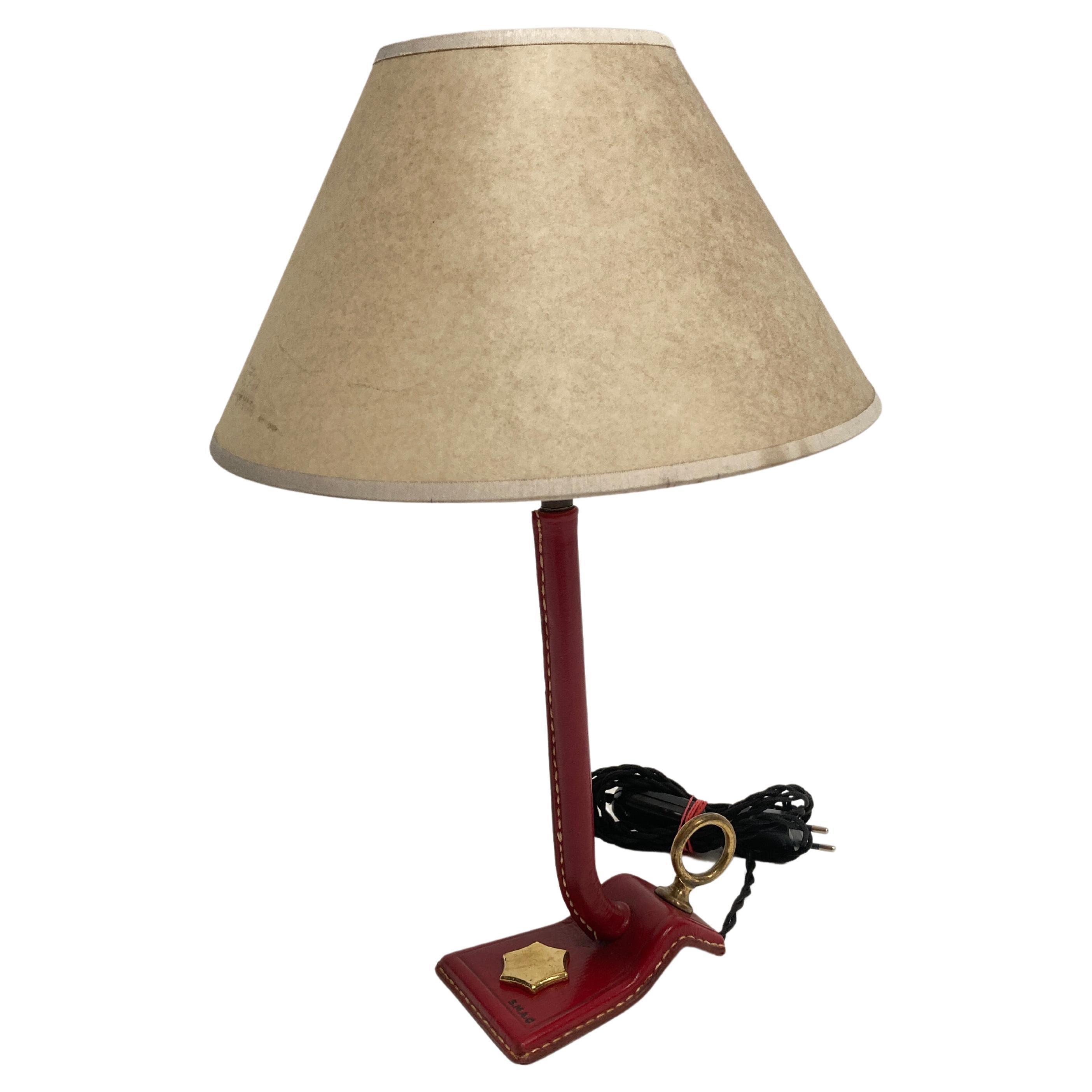 Tischlampe aus genähtem Leder von Jacques Adnet aus den 1950er Jahren im Angebot