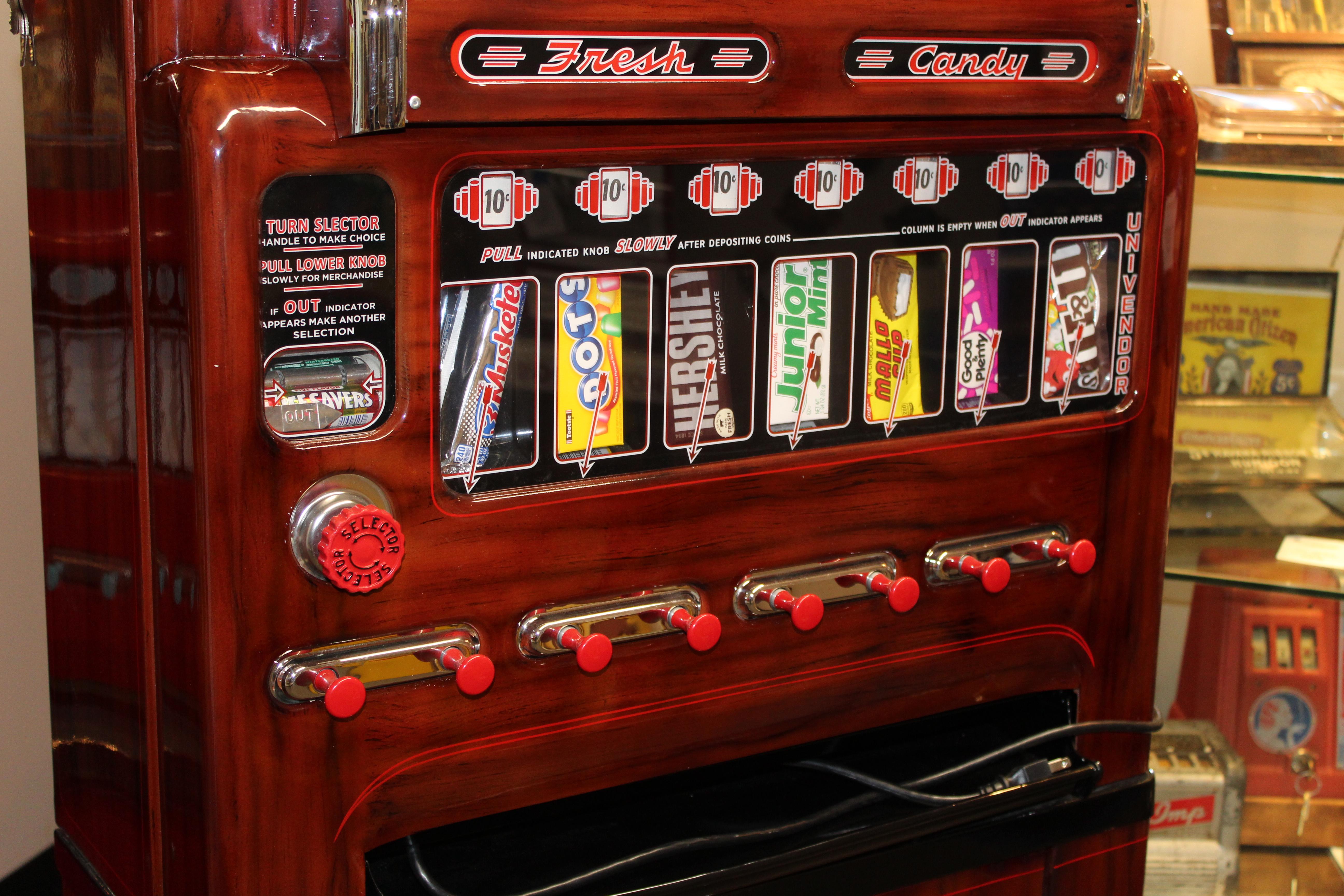 Stoner Univendor Theater Candy Eight Pull Dispenser Vending Machine, 1950er Jahre (Moderne der Mitte des Jahrhunderts) im Angebot