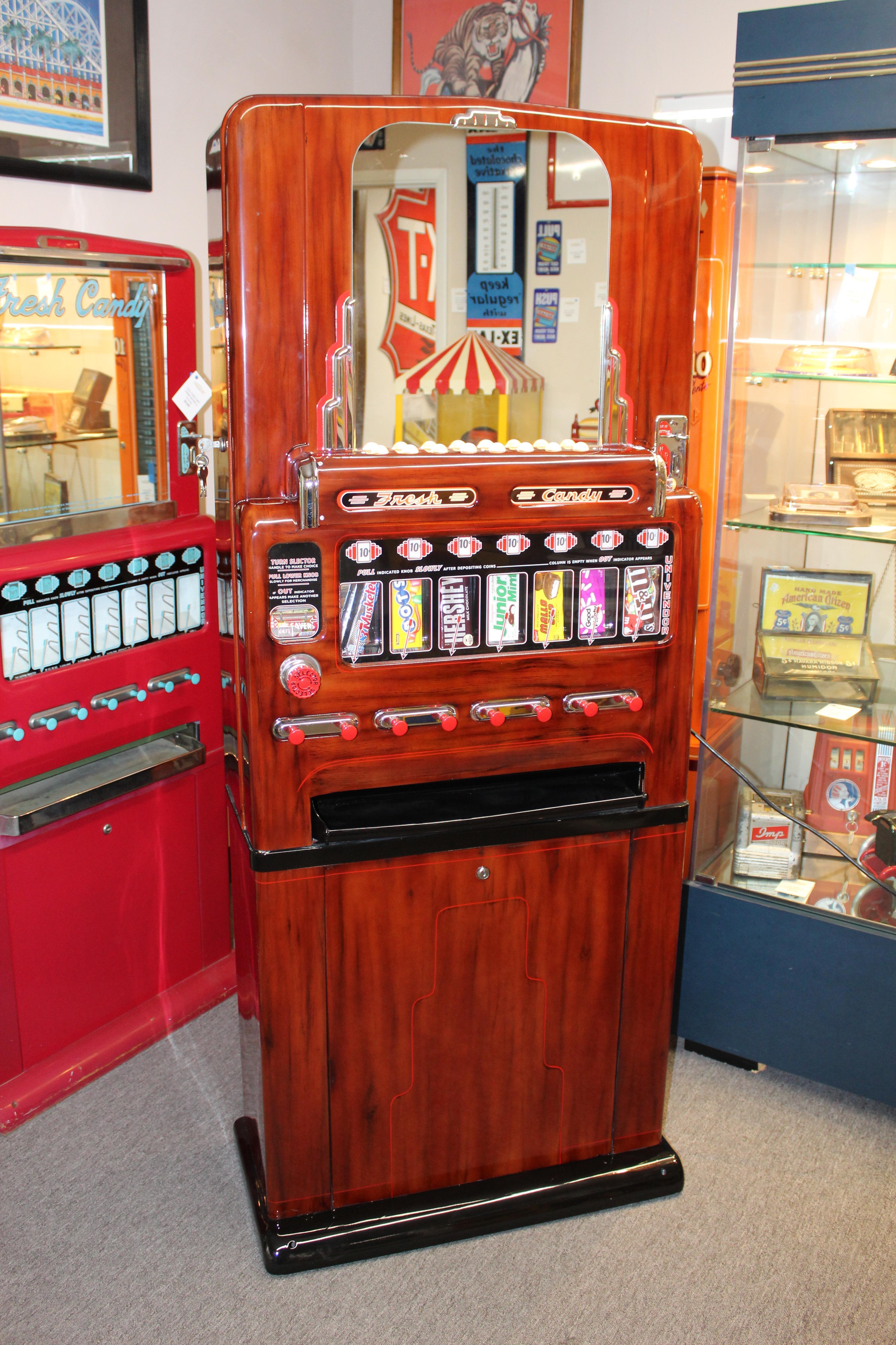 Stoner Univendor Theater Candy Eight Pull Dispenser Vending Machine, 1950er Jahre (Metall) im Angebot