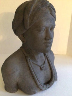 Scultura di donna tribale in gres del 1950