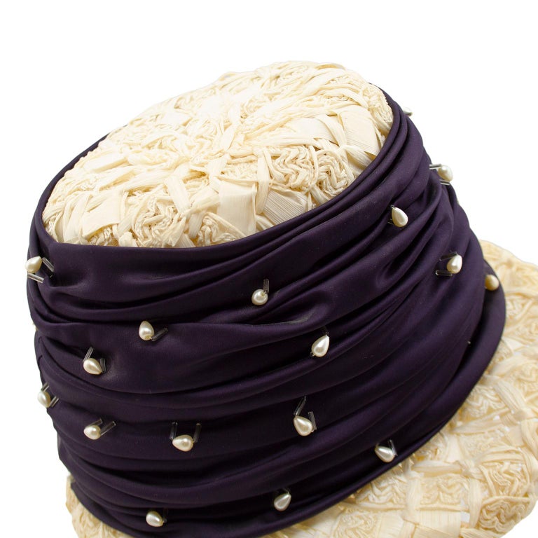 1950s Straw, Satin and Pearl Hat  In Good Condition For Sale In Toronto, Ontario