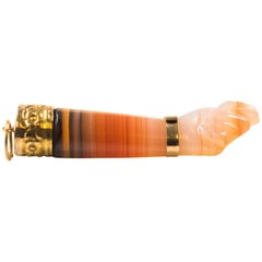 1950s Striated Agate Mano Figa Charm Pendant, 18 Karat Yellow Gold