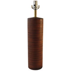 Lampe cylindrique en bois rayé des années 1950