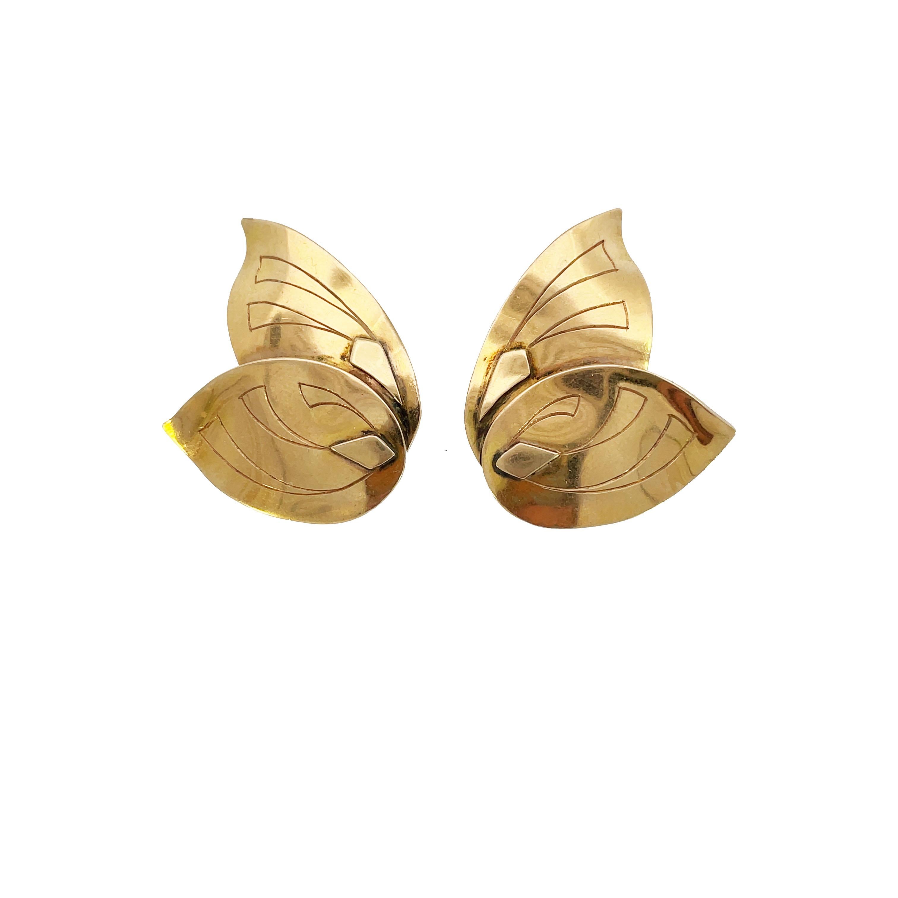 This is an absolutely lovely pair of clip-on earrings from the 1950s fabricated in 14K yellow gold that presents a gorgeous butterfly wing motif! Crafted in gleaming 14K yellow gold, these clip-on earrings would make a timeless addition to any