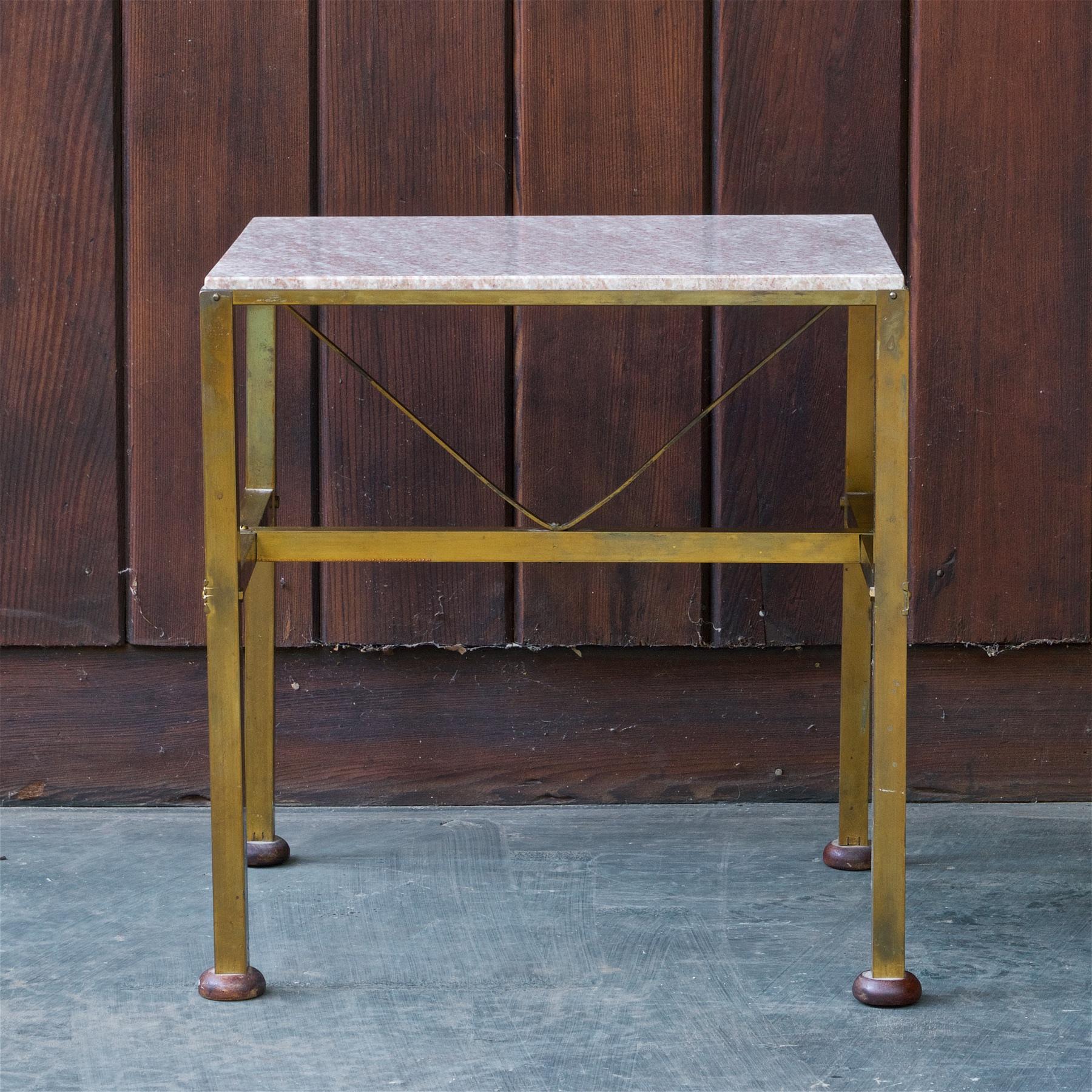 Américain Table en pierre et support à plantes Studio Craft en laiton mi-siècle moderne de style cabine, années 1950 en vente