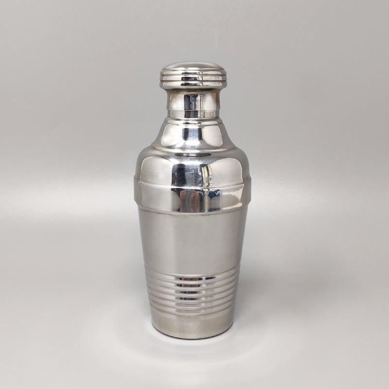 1950s stunning cocktail shaker in stainless steel. Made in Italy
dimensions: 2,75 inch x 6,29 H inches
dimensions: cm 7 x cm 16 H.