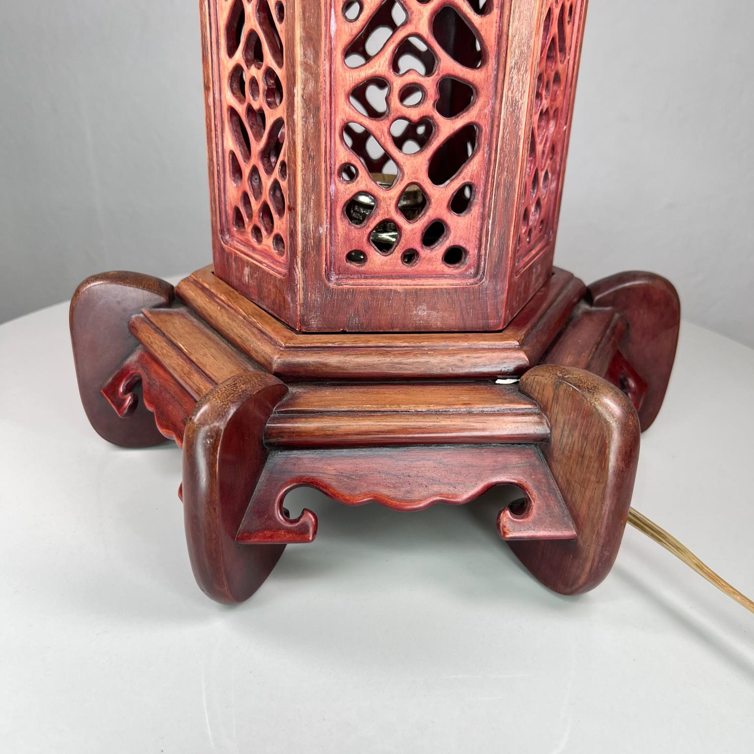 1950s Stunning Vintage Pagoda Table Lamp Intricate Handcrafted Wood For Sale 7
